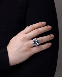 Anello cocktail con acquamarina e diamanti da 17,93 carati