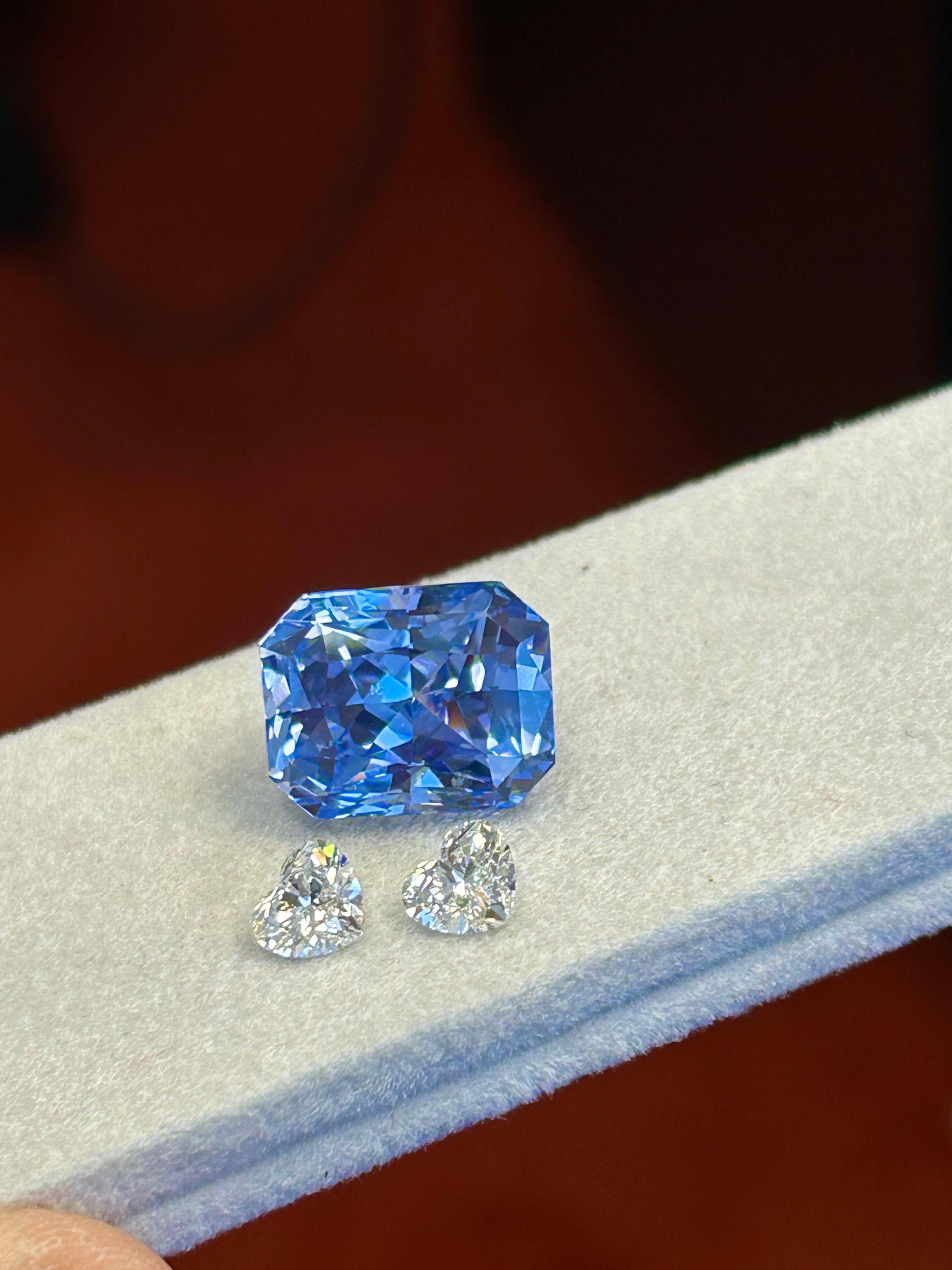 17.93-carat, blue Sapphire platinum ring. In Excellent Condition For Sale In Los Angeles, CA