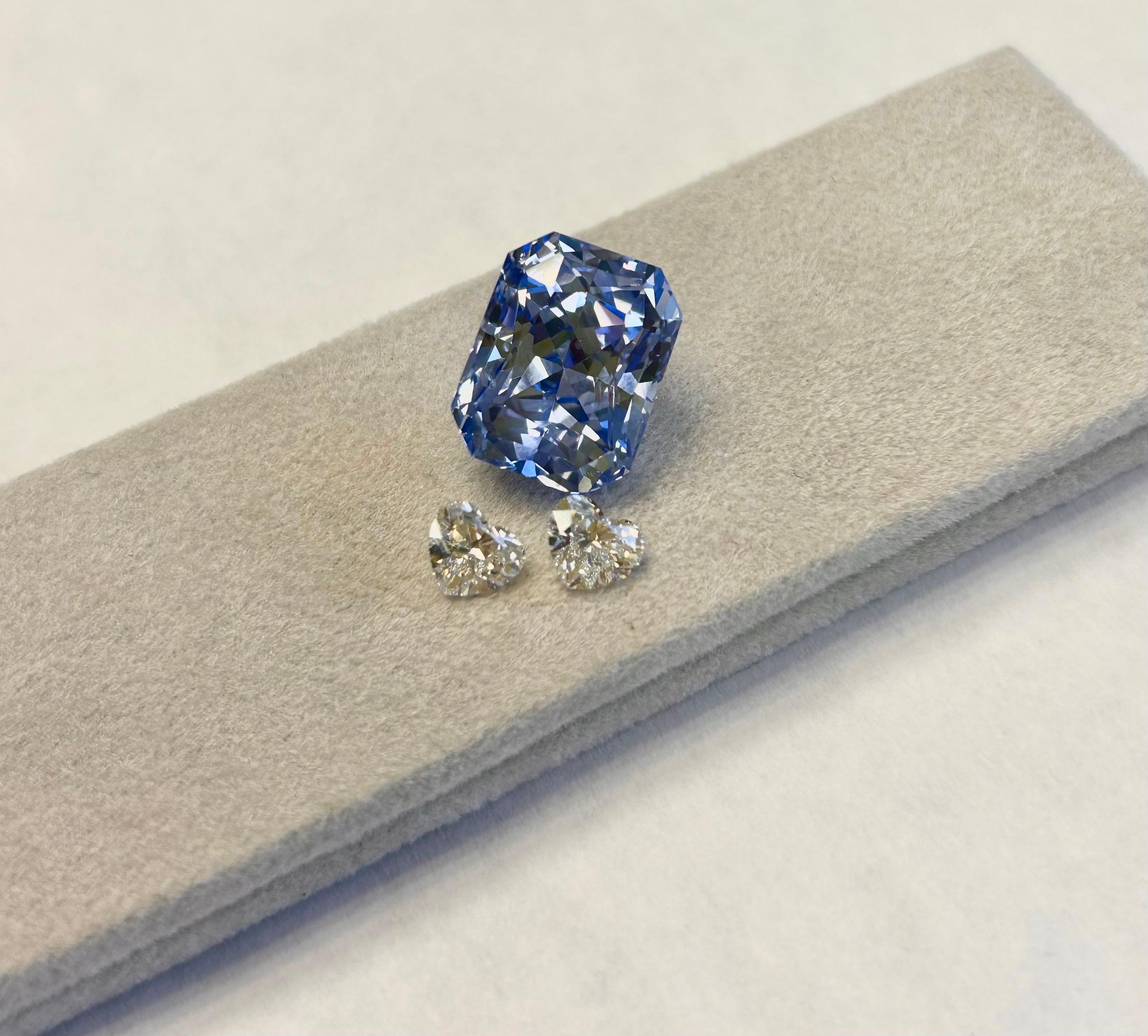 Women's 17.93-carat, blue Sapphire platinum ring. For Sale