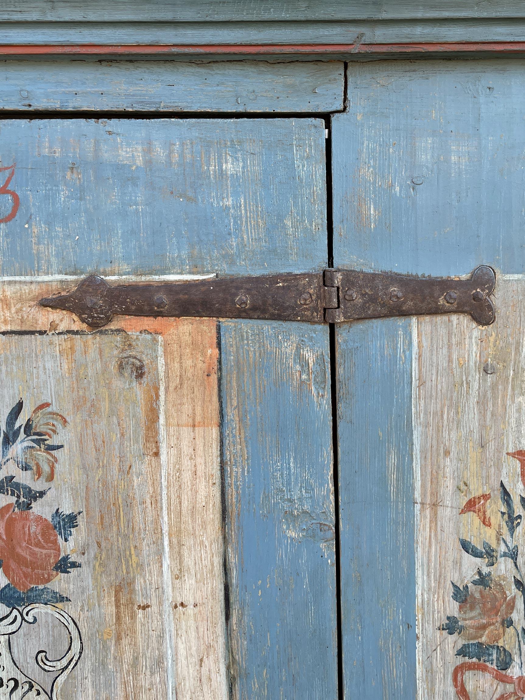 1793 Credenza dipinta con fiori blu chiaro 6