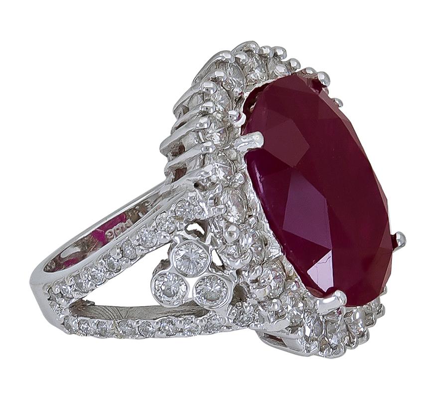 Contemporain 17.94 Carat Cushion Cut Ruby and Diamond Halo Engagement Ring (bague de fiançailles avec halo de diamants et rubis) en vente