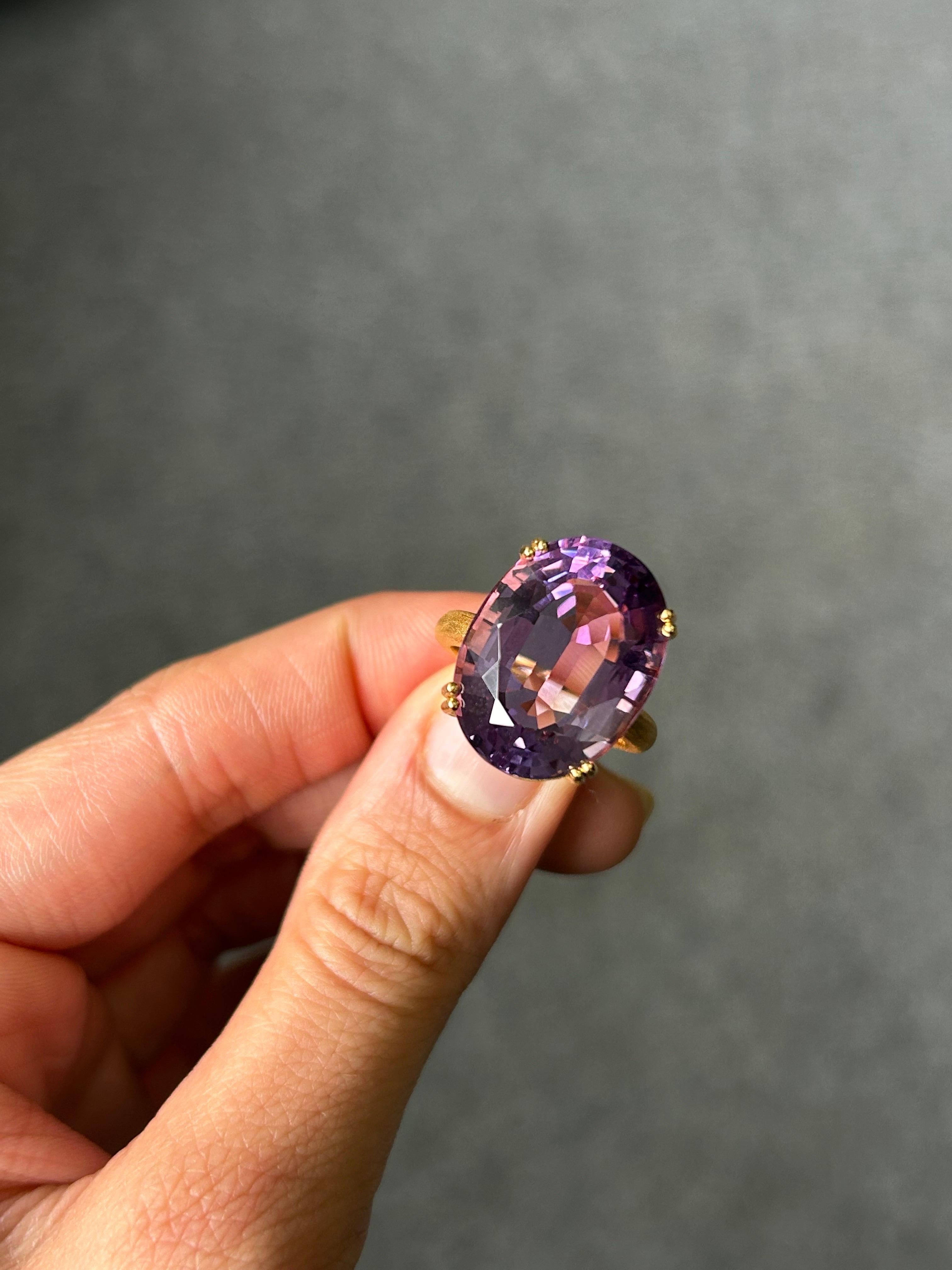 Oval Cut 17.95 Carat Amethyst 18k Yellow Gold Cocktail Ring For Sale