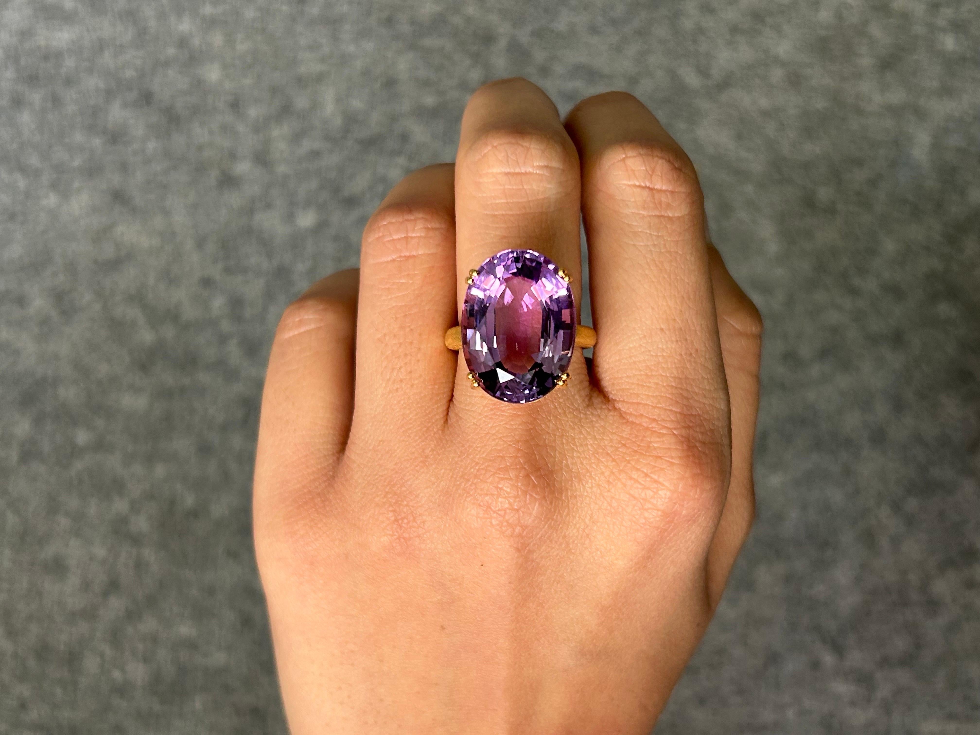 17.95 Carat Amethyst 18k Yellow Gold Cocktail Ring For Sale 3