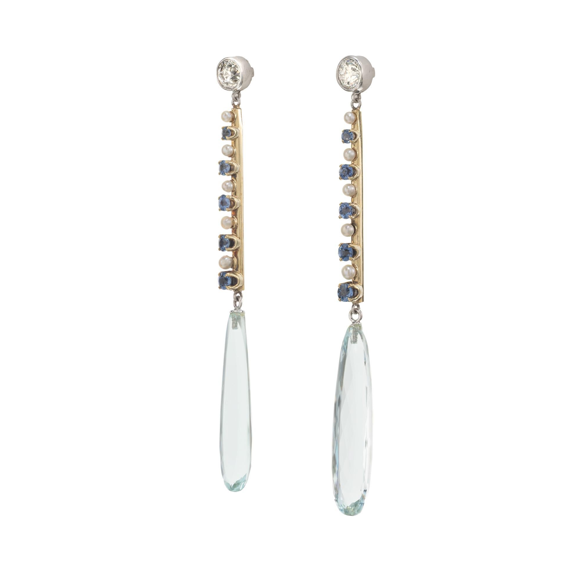 Boucles d'oreilles pendantes en aqua, saphir, diamant et perle. Serti en platine et en or blanc jaune 14k. Vieux diamant de taille européenne en platine. Section centrale en or jaune avec saphirs naturels du Montana et perles naturelles. Deux
