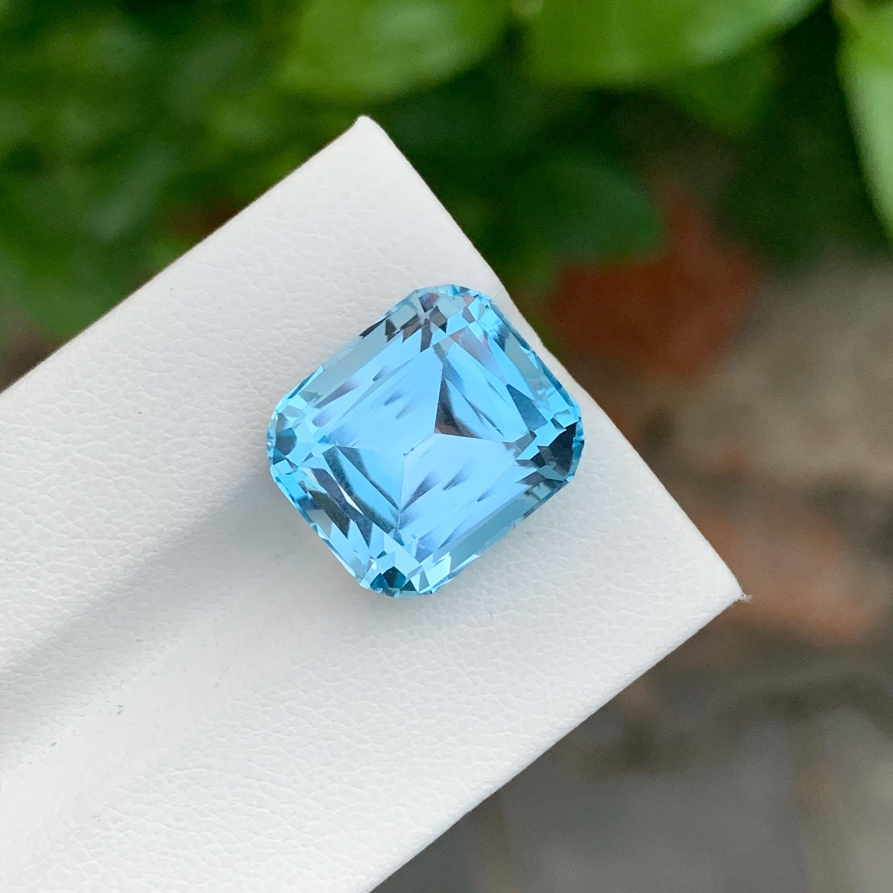 17.95 Carat Gorgeous Loose Blue Topaz Cushion Shape Gemstone For Necklace In New Condition For Sale In Peshawar, PK