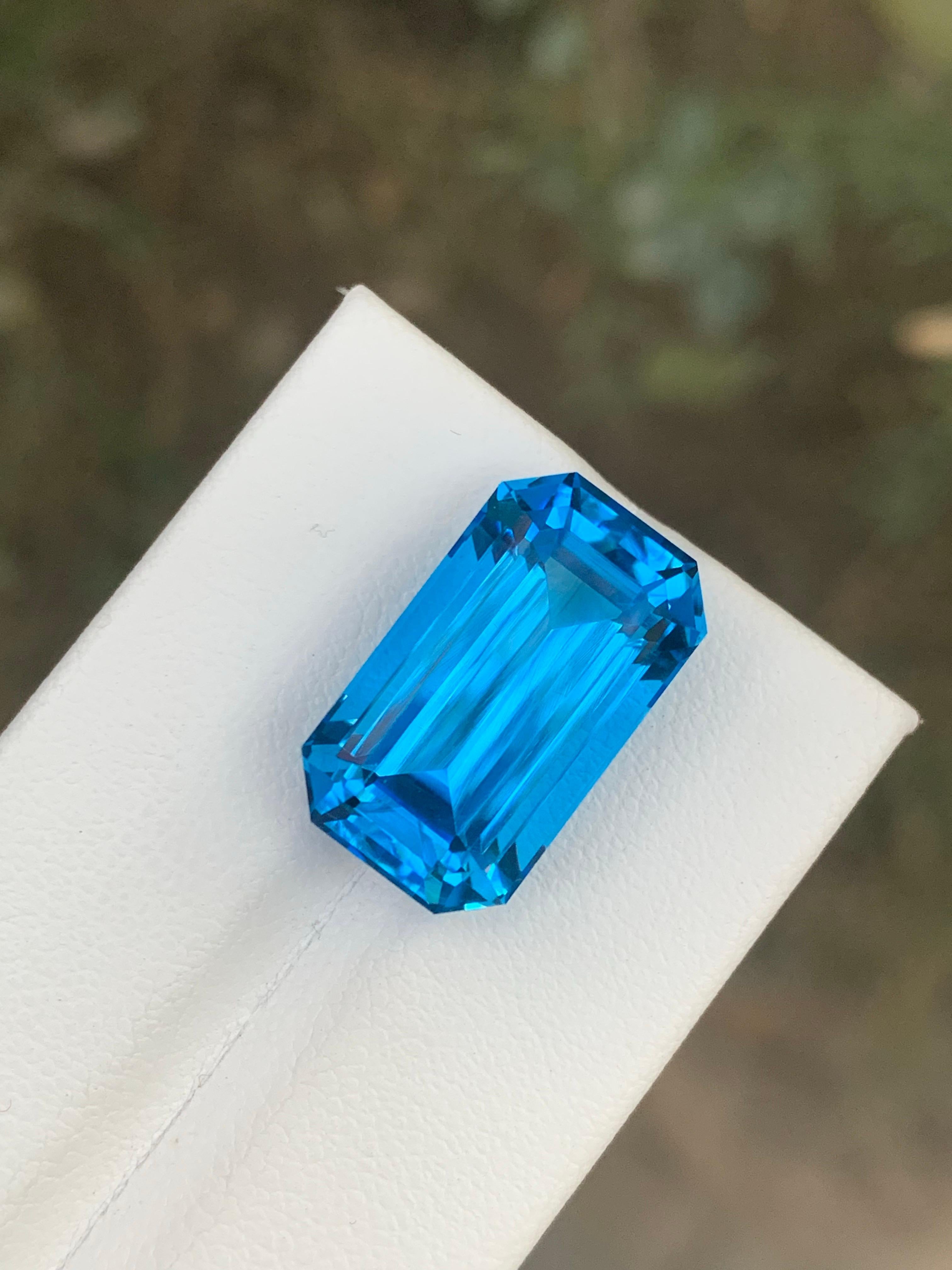 Taglio smeraldo 17,95 Carati Nature sciolti Topazio Blu Svizzero Forma Smeraldo Gemma dal Brasile in vendita