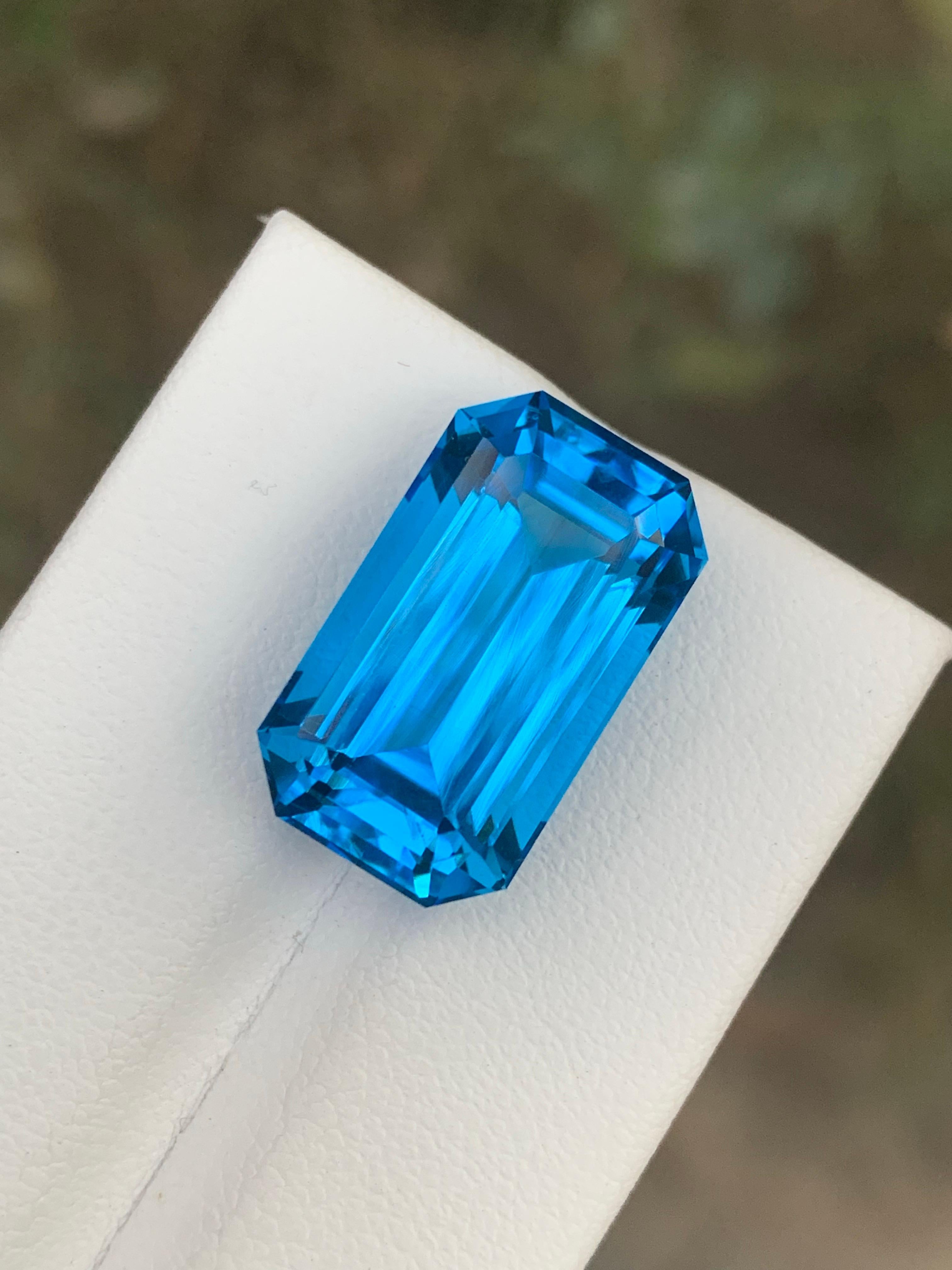 17,95 Carati Nature sciolti Topazio Blu Svizzero Forma Smeraldo Gemma dal Brasile In condizioni Nuovo in vendita a Peshawar, PK