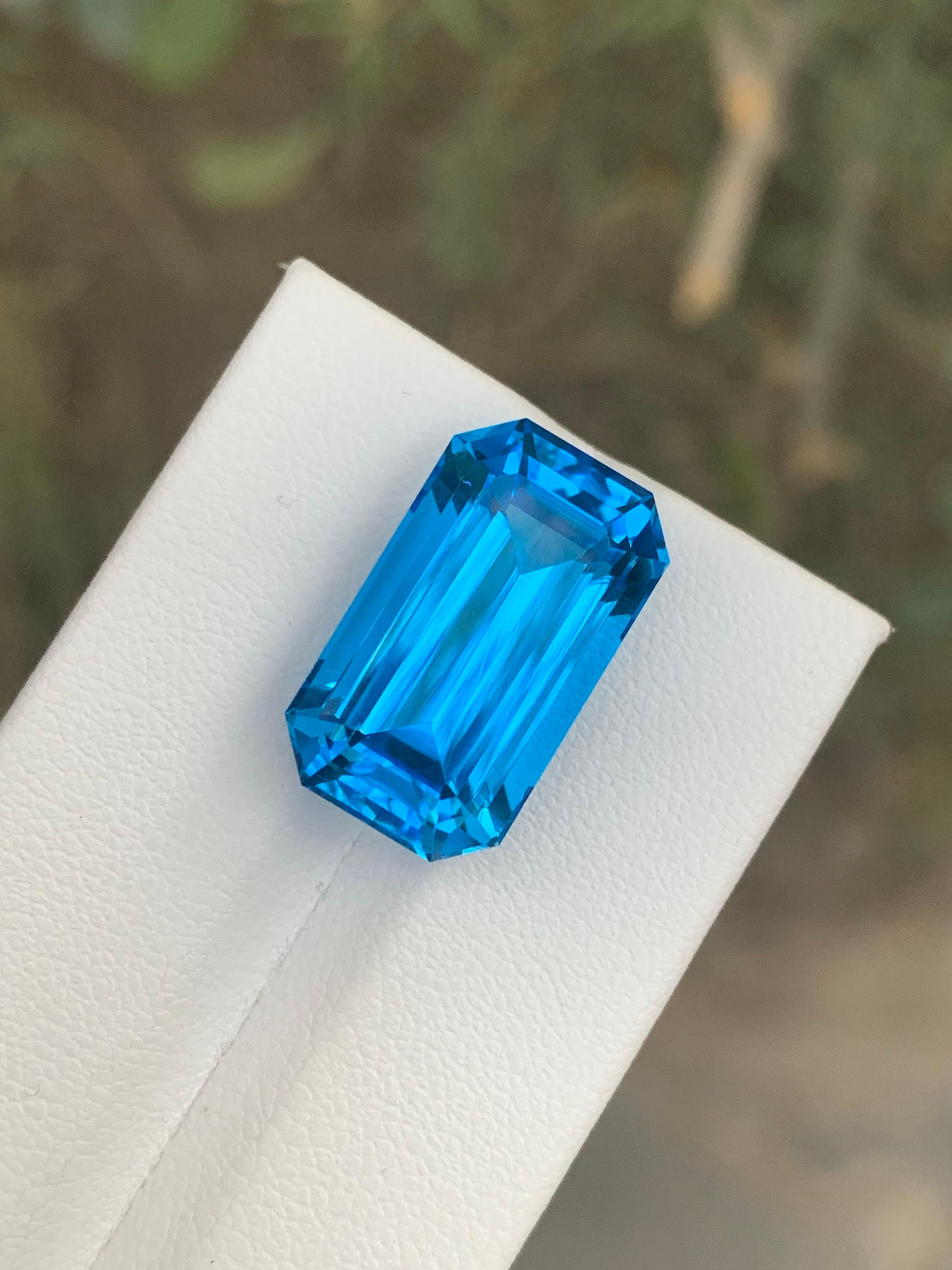 da uomo o donna 17,95 Carati Nature sciolti Topazio Blu Svizzero Forma Smeraldo Gemma dal Brasile in vendita