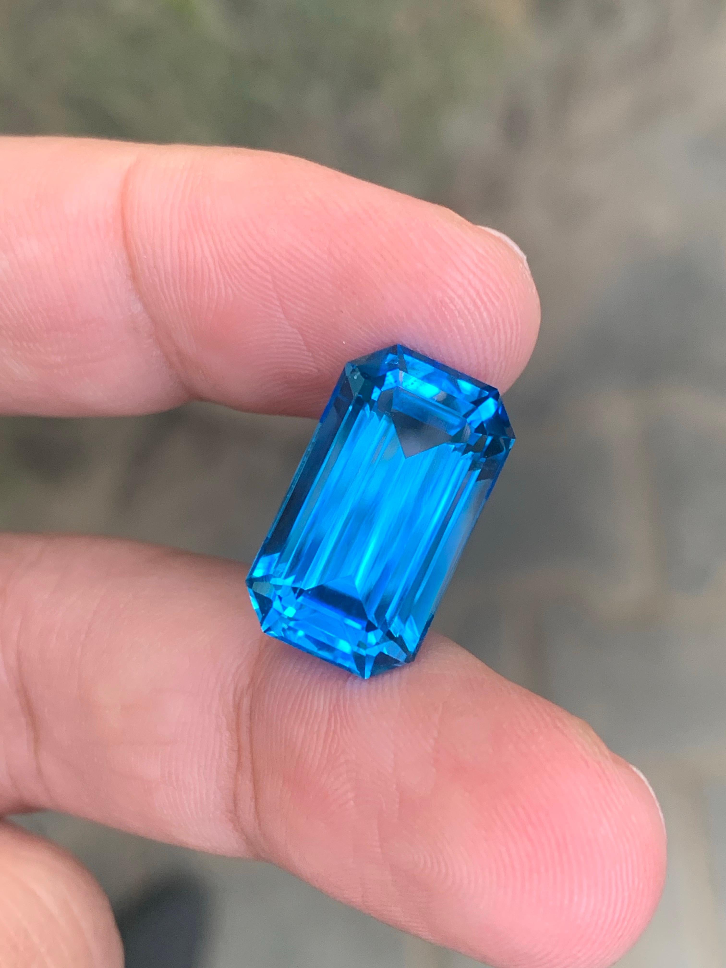 17,95 Carati Nature sciolti Topazio Blu Svizzero Forma Smeraldo Gemma dal Brasile in vendita 1