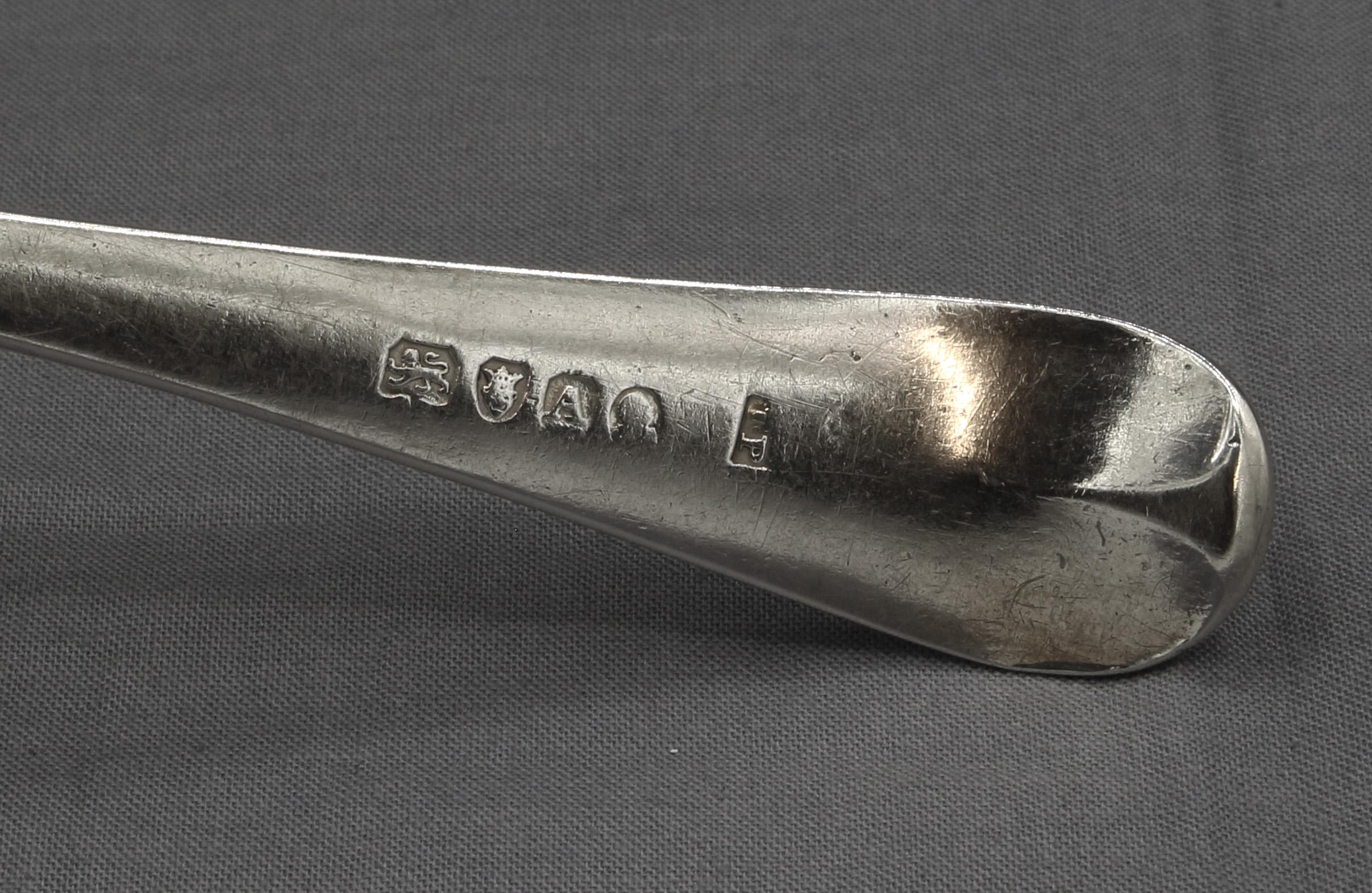1796 Pareja de cucharillas de plata de ley con grabado inglés antiguo de J&J Perkins Georgiano
