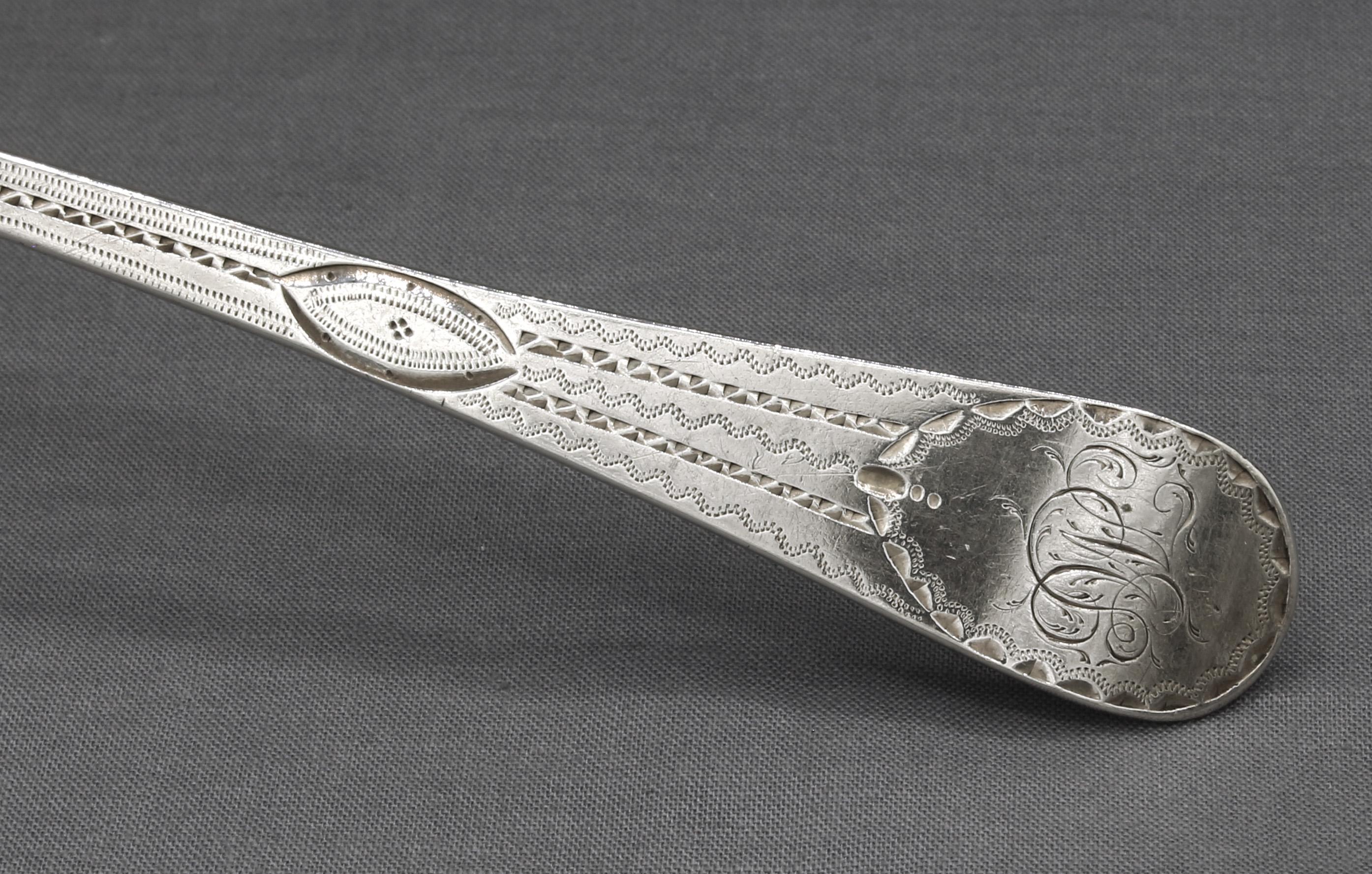 Georgian 1796 Pair of Sterling Silver Old English Engraved Tablespoons by J&J Perkins For Sale