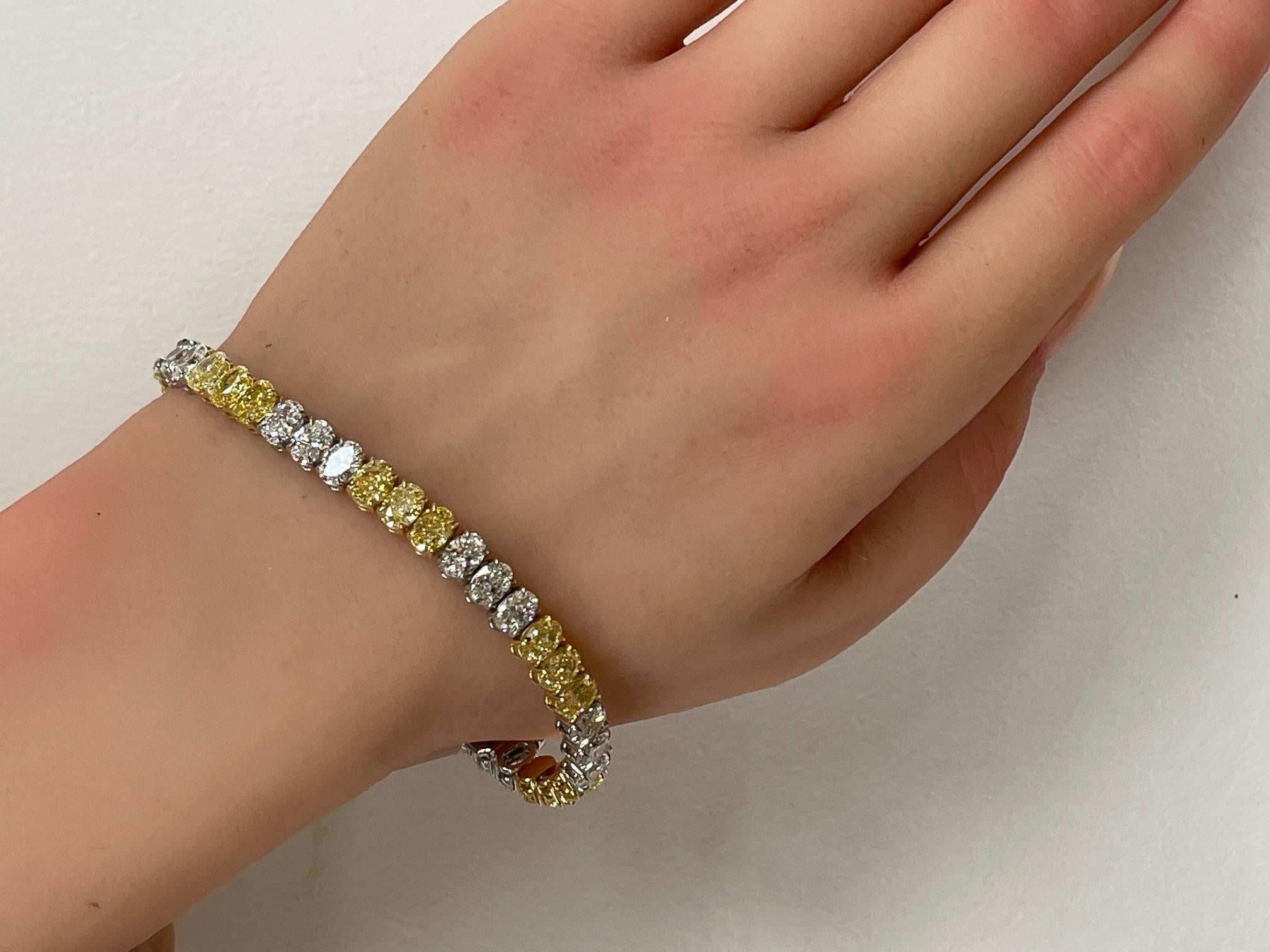 17.96ctw. Fancy Intense Yellow Diamond & GIA Oval Diamond Tennis Bracelet In New Condition For Sale In San Francisco, CA