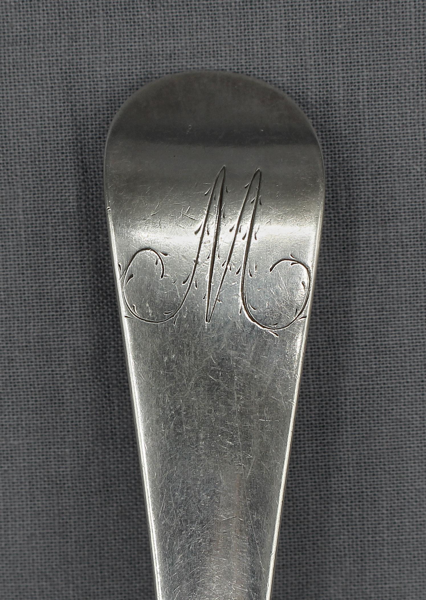 1798 Cuchara de plata esterlina con diseño inglés antiguo, por Peter and Ann Bateman, Londres. Monograma 