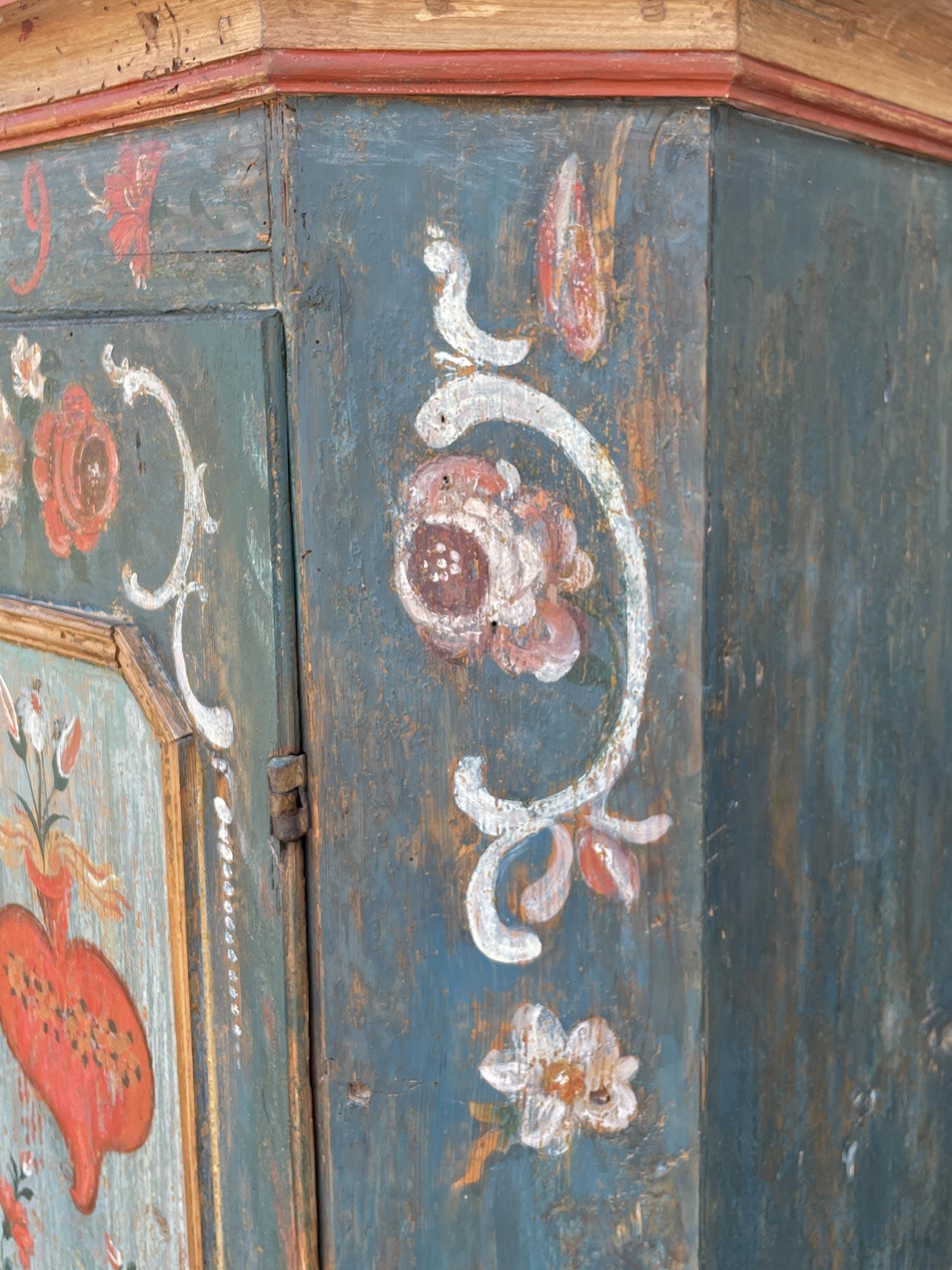Armoire à deux portes peinte à motifs floraux bleus de 1799 5