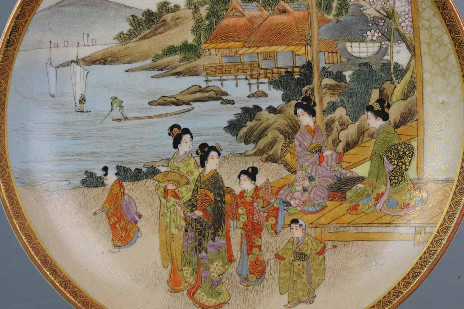 Antike japanische Satsuma-Schale aus dem 19. Jahrhundert, dekorierte Damen, markiert (Tonware)
