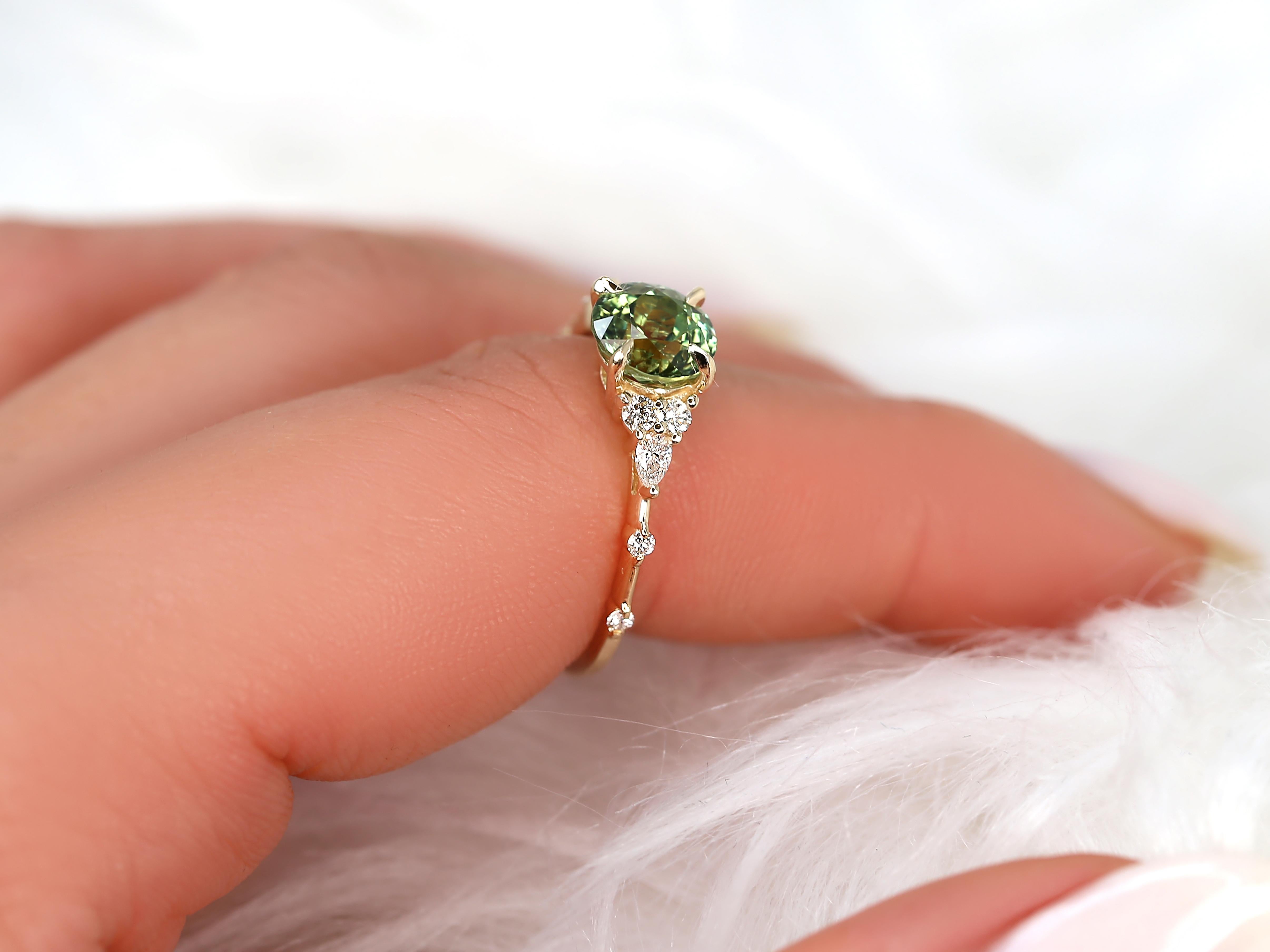 Anastasia, bague grappe ronde en or 14 carats, saphir vert thé sarcelle et diamants 1,79 carat en vente 5
