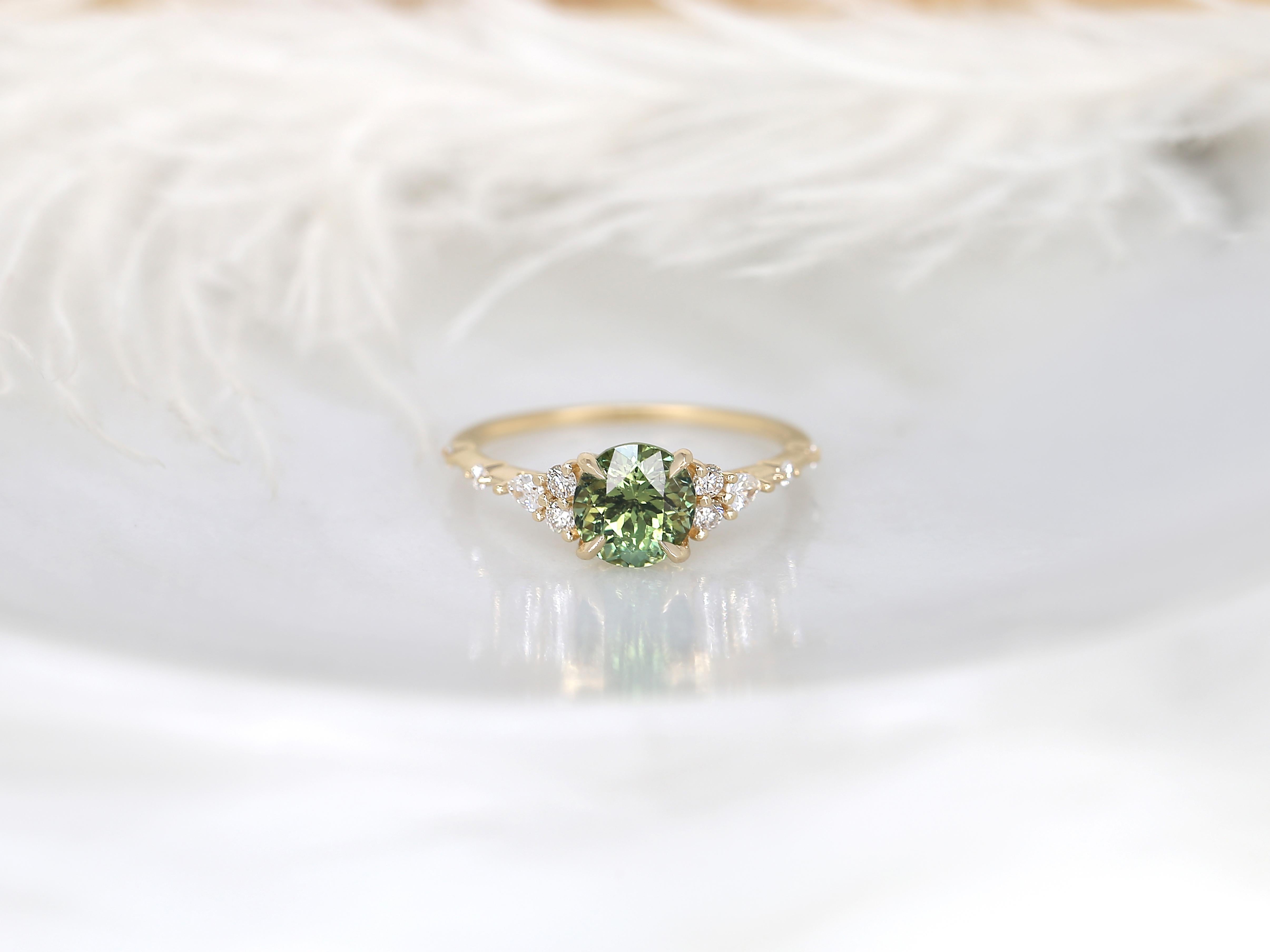 Anastasia, bague grappe ronde en or 14 carats, saphir vert thé sarcelle et diamants 1,79 carat en vente 10