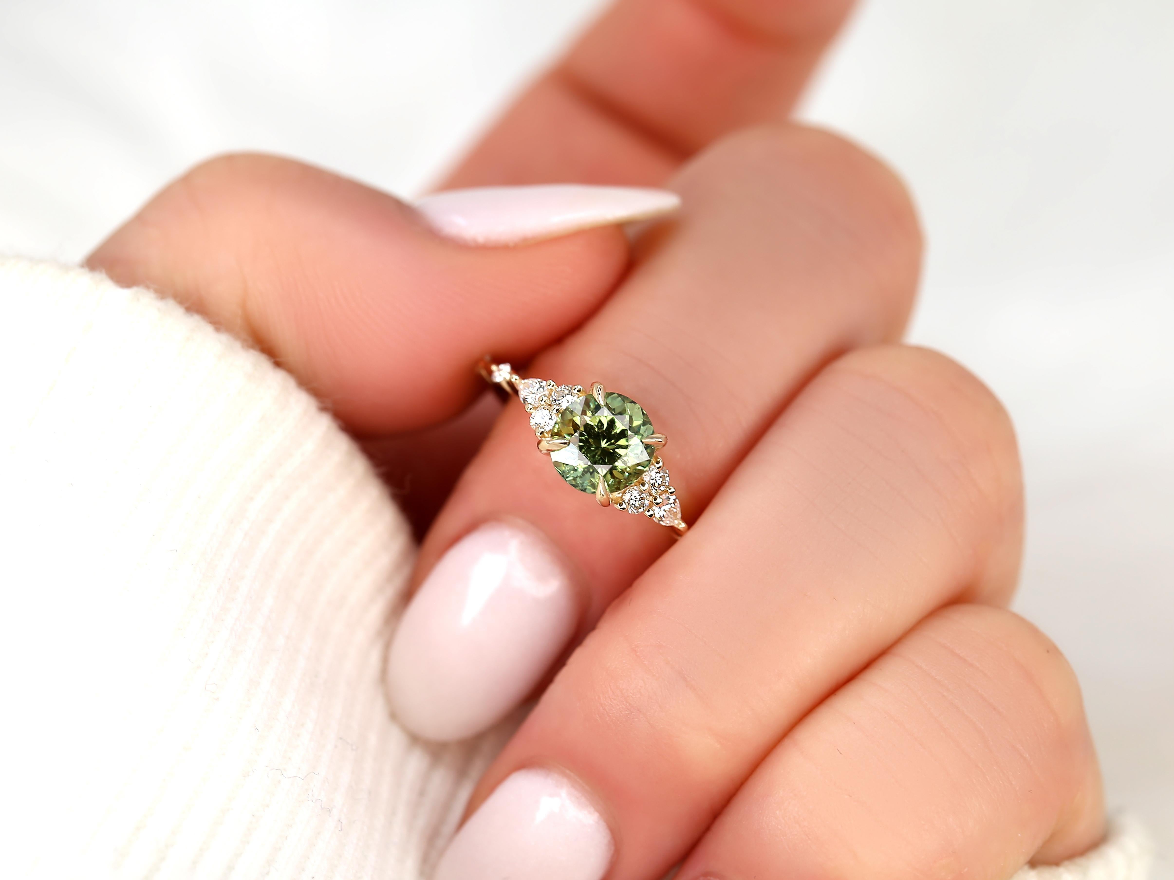Anastasia, bague grappe ronde en or 14 carats, saphir vert thé sarcelle et diamants 1,79 carat Pour femmes en vente