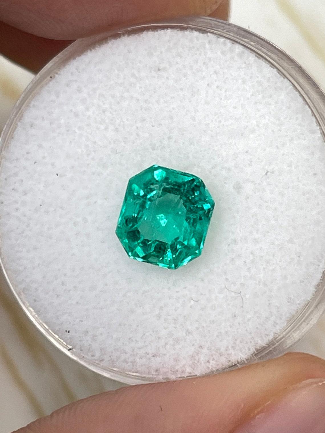 Taille Asscher 1.79ct Crystalline Green Asscher Cut Colombian Gem 7.5x7 Genuine May Birthstone (pierre de naissance de mai) en vente