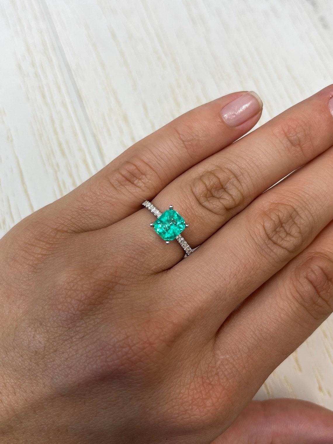 1.79ct Crystalline Green Asscher Cut Colombian Gem 7.5x7 Genuine May Birthstone (pierre de naissance de mai) en vente 1