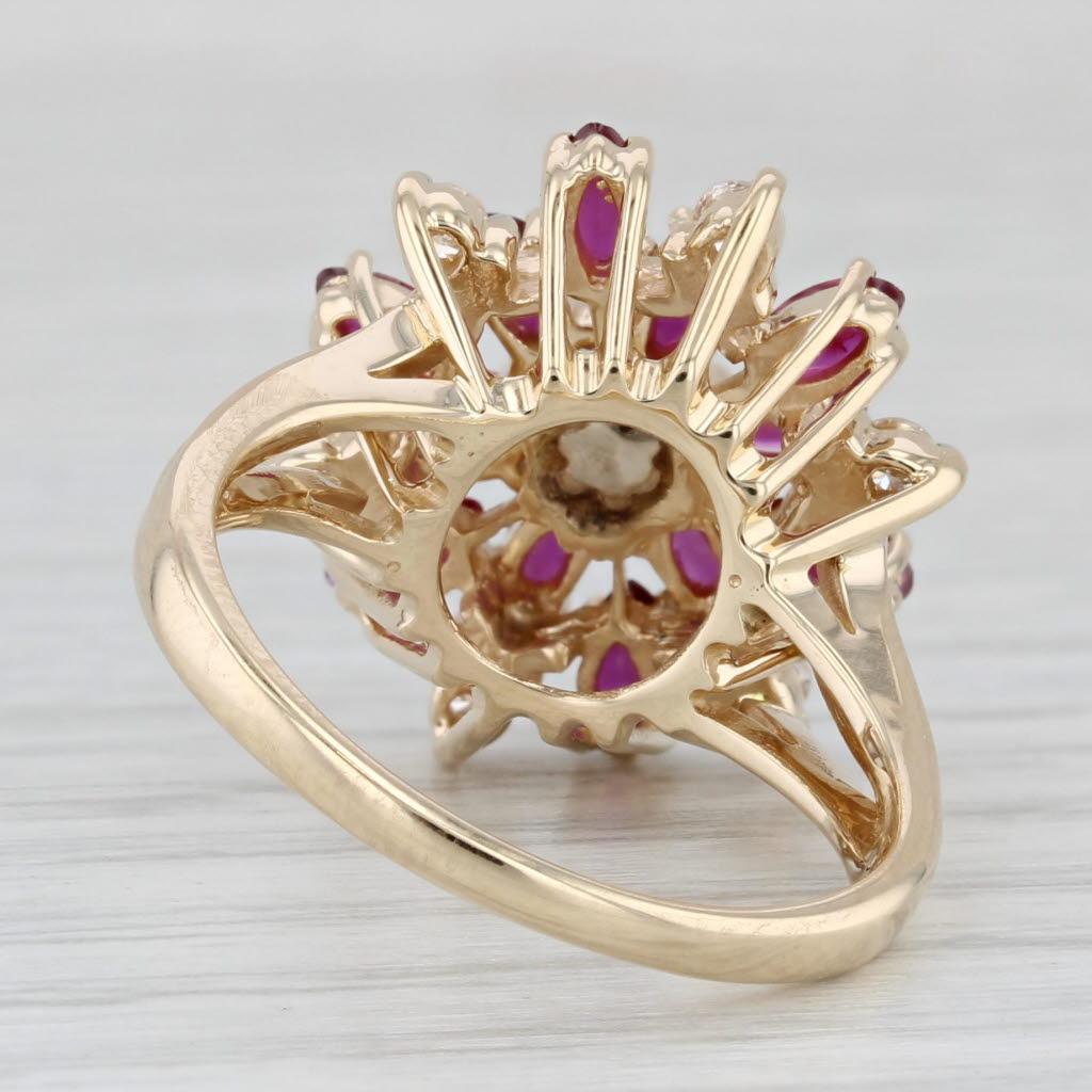 1.79ctw Rubí Diamante Racimo Anillo Flor Oro Amarillo 14k Talla 8 Cocktail en Bueno estado para la venta en McLeansville, NC