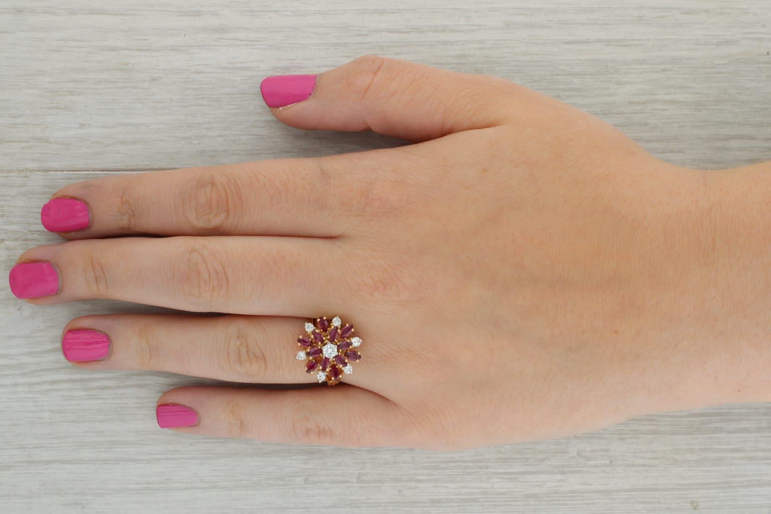 1.79ctw Rubí Diamante Racimo Anillo Flor Oro Amarillo 14k Talla 8 Cocktail en venta 4