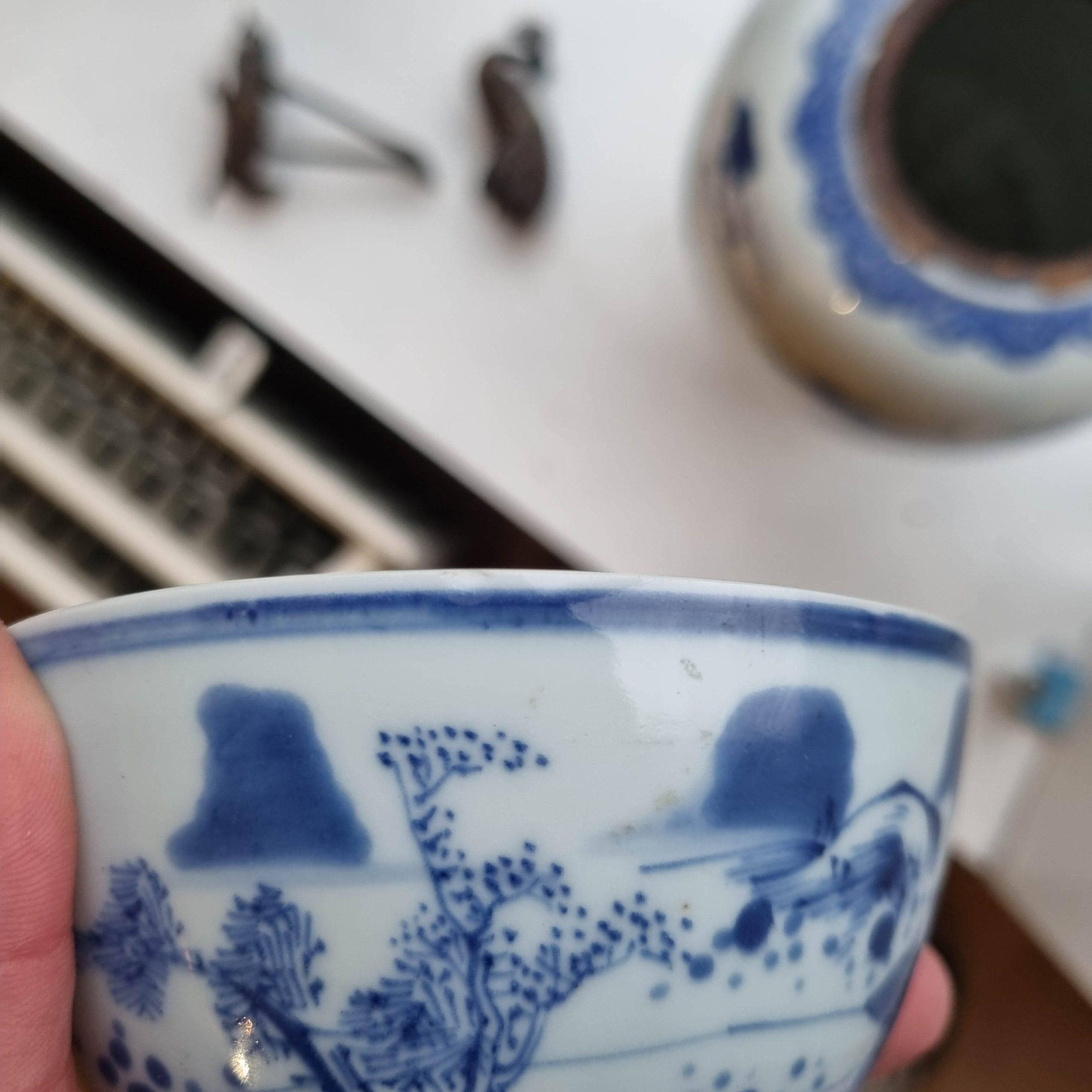 17c Antique Chinese Porcelain Master of the Rocks Bowl Shunzhi / Kangxi In Good Condition For Sale In Amsterdam, Noord Holland