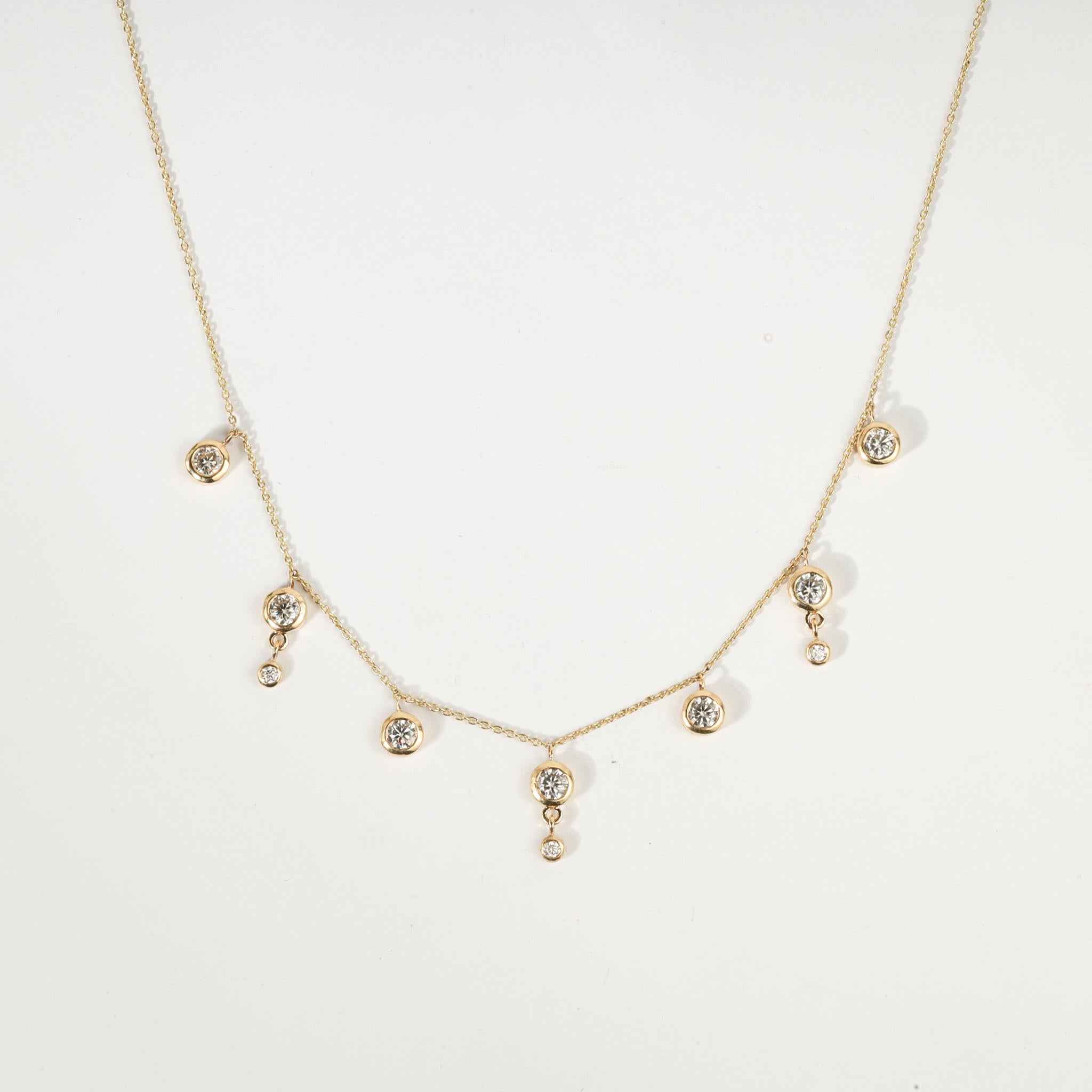 💎 Descrizione del prodotto:
Graziosa, radiosa e innegabilmente elegante, questa collana da sposa con diamanti penzolanti è stata progettata per illuminare i momenti più cari della vita. Con circa 1,7 carati di diamanti naturali a taglio rotondo