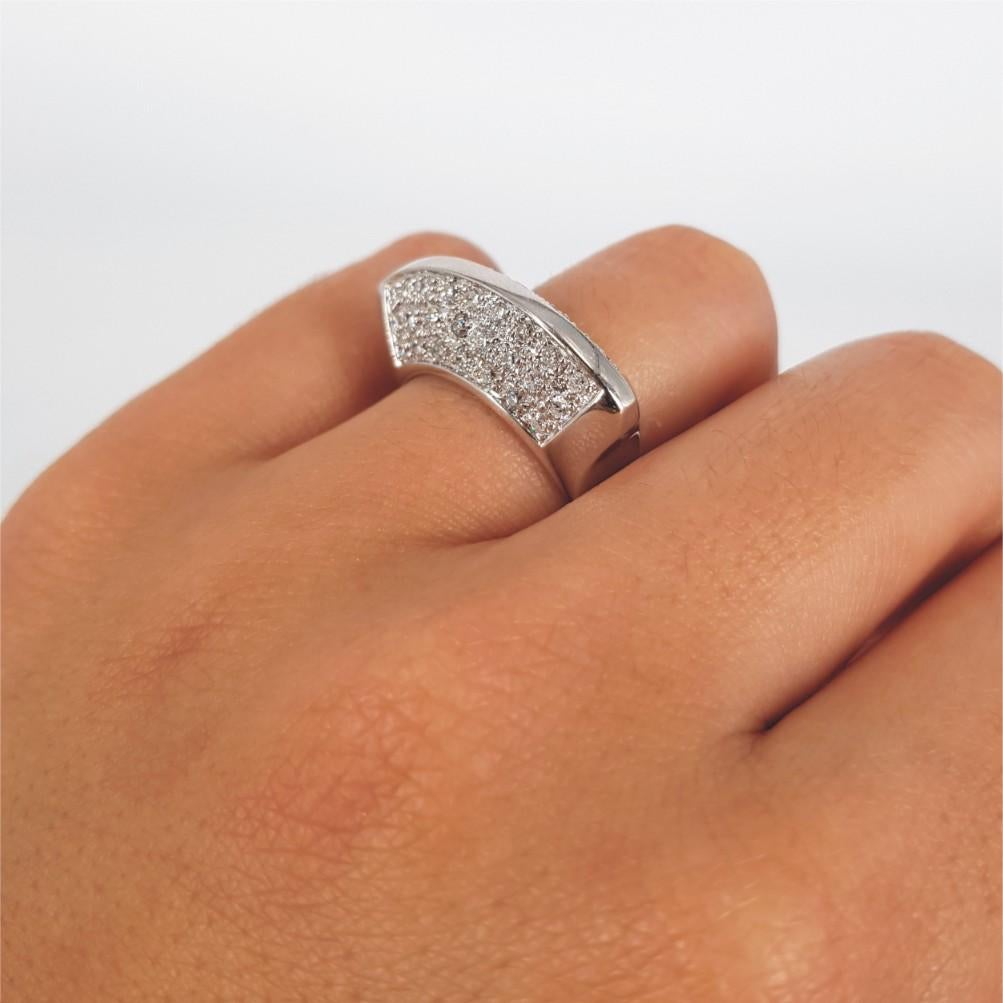 17ct White Gold Diamond Dress Ring For Sale 5