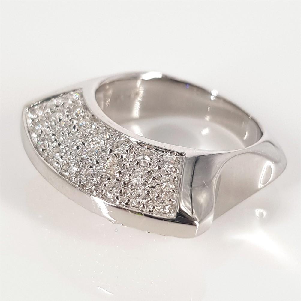 17ct White Gold Diamond Dress Ring For Sale 1