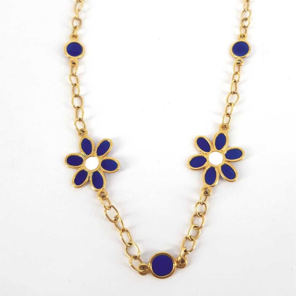 This beautifully crafted flower necklace is set in 17carat Yellow Gold weighs 15 grams and is 70cm long. 