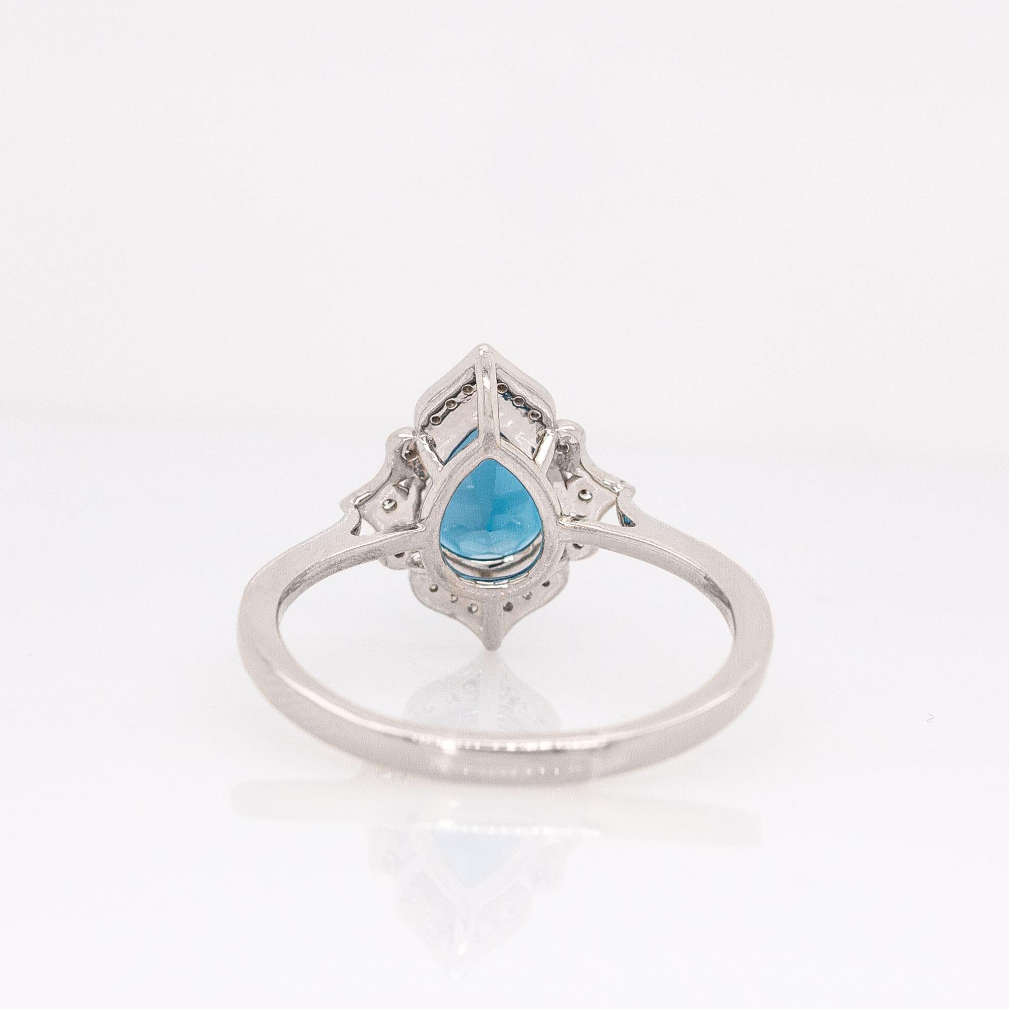 Donna Anello con topazio blu di Londra da 1,7 carati e diamanti naturali: Oro bianco massiccio 14k, 9x7mm in vendita