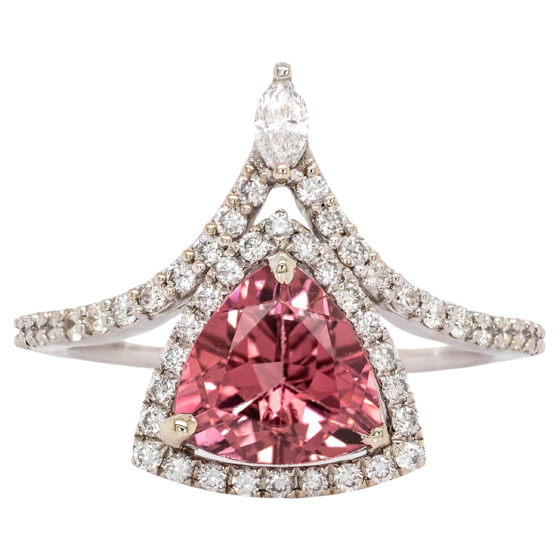 Anello con tormalina rosa e diamanti estratti dalla terra da 1,7 carati in oro bianco massiccio 14 carati in vendita