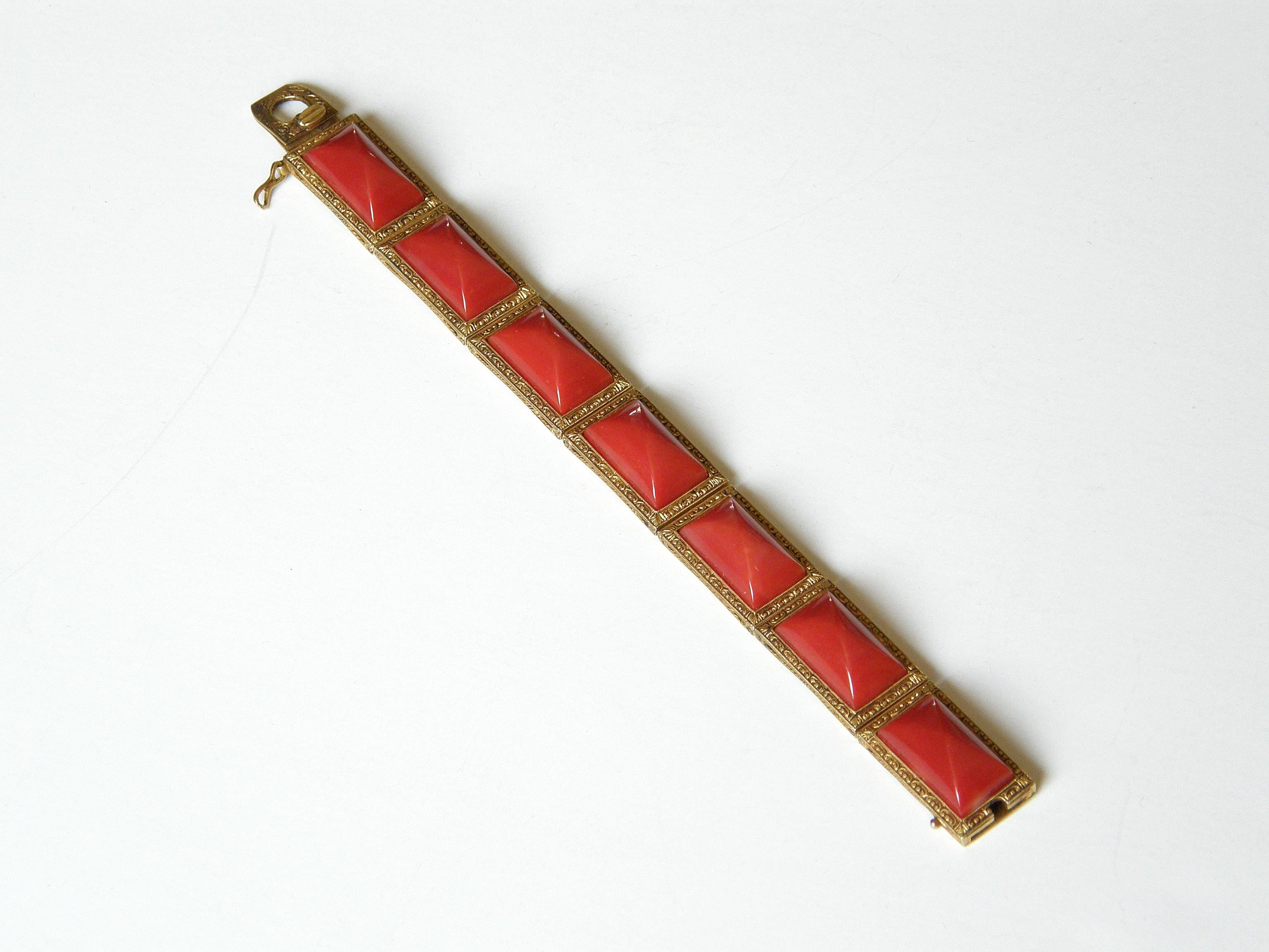 17K Gold Link Bracelet with Floral Engraving and Pyramid Cabochon Stones In Good Condition For Sale In Chicago, IL