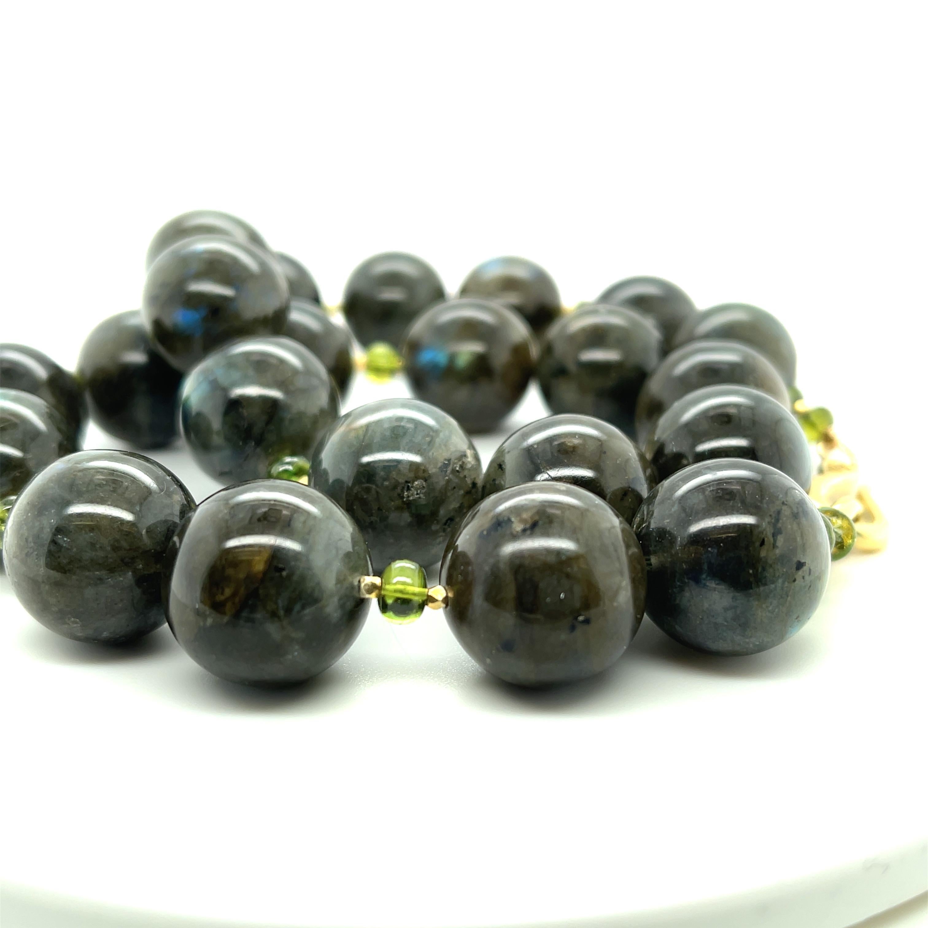 17mm Labradorite Bead Necklace with Peridot Accents and Gold Clasp, 19.5 Inches In New Condition For Sale In Los Angeles, CA