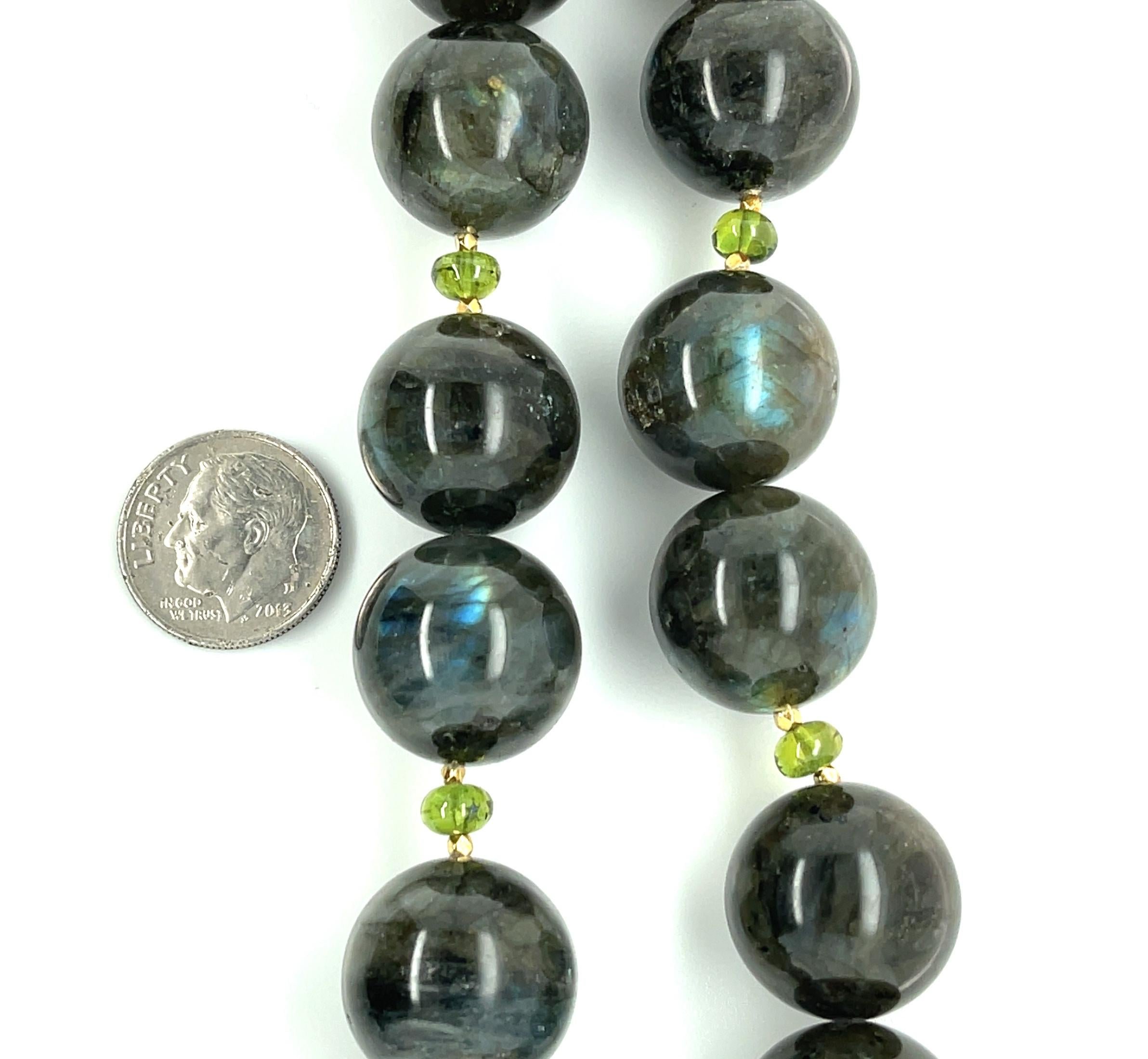 17mm Labradorite Bead Necklace with Peridot Accents and Gold Clasp, 19.5 Inches For Sale 1