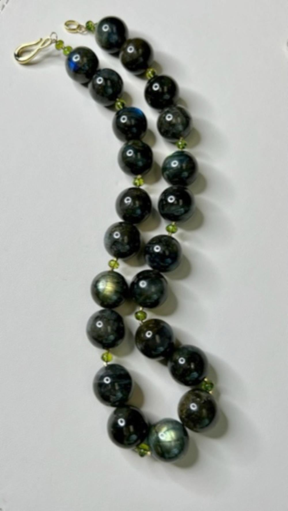 17mm Labradorite Bead Necklace with Peridot Accents and Gold Clasp, 19.5 Inches For Sale 2