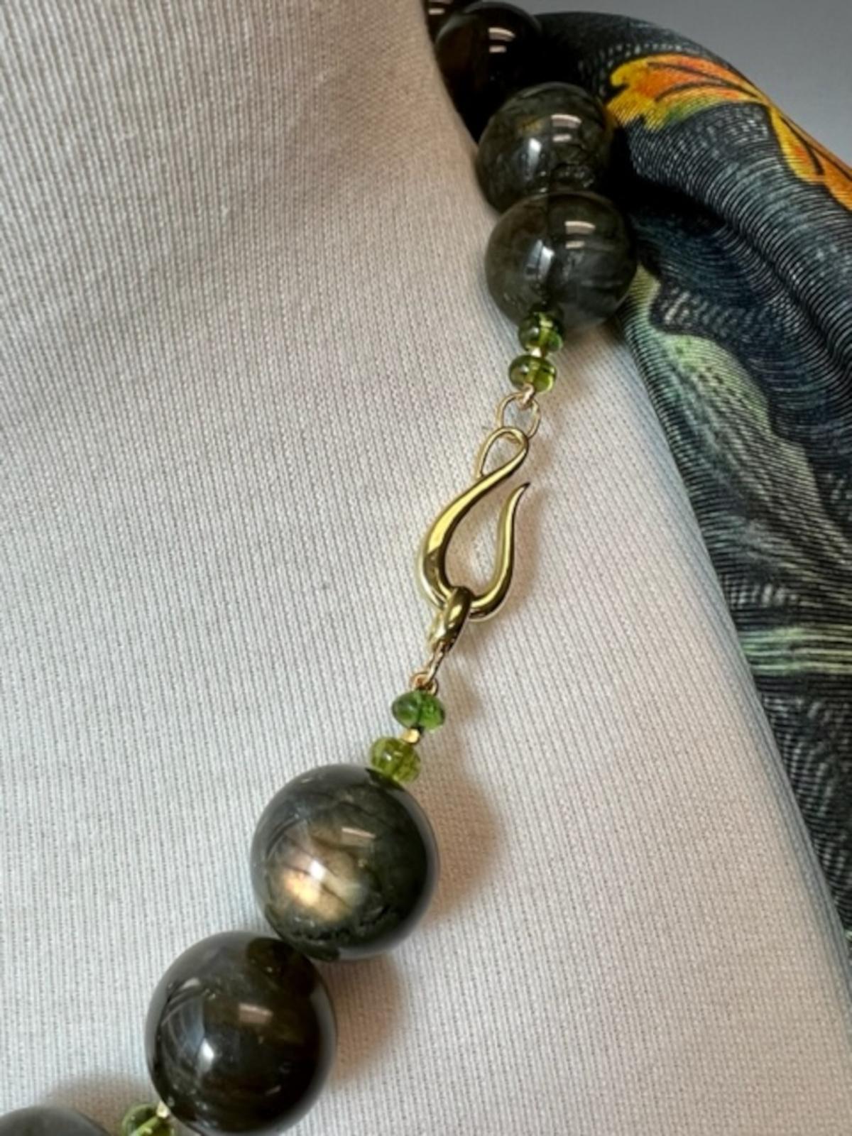 17mm Labradorite Bead Necklace with Peridot Accents and Gold Clasp, 19.5 Inches For Sale 3
