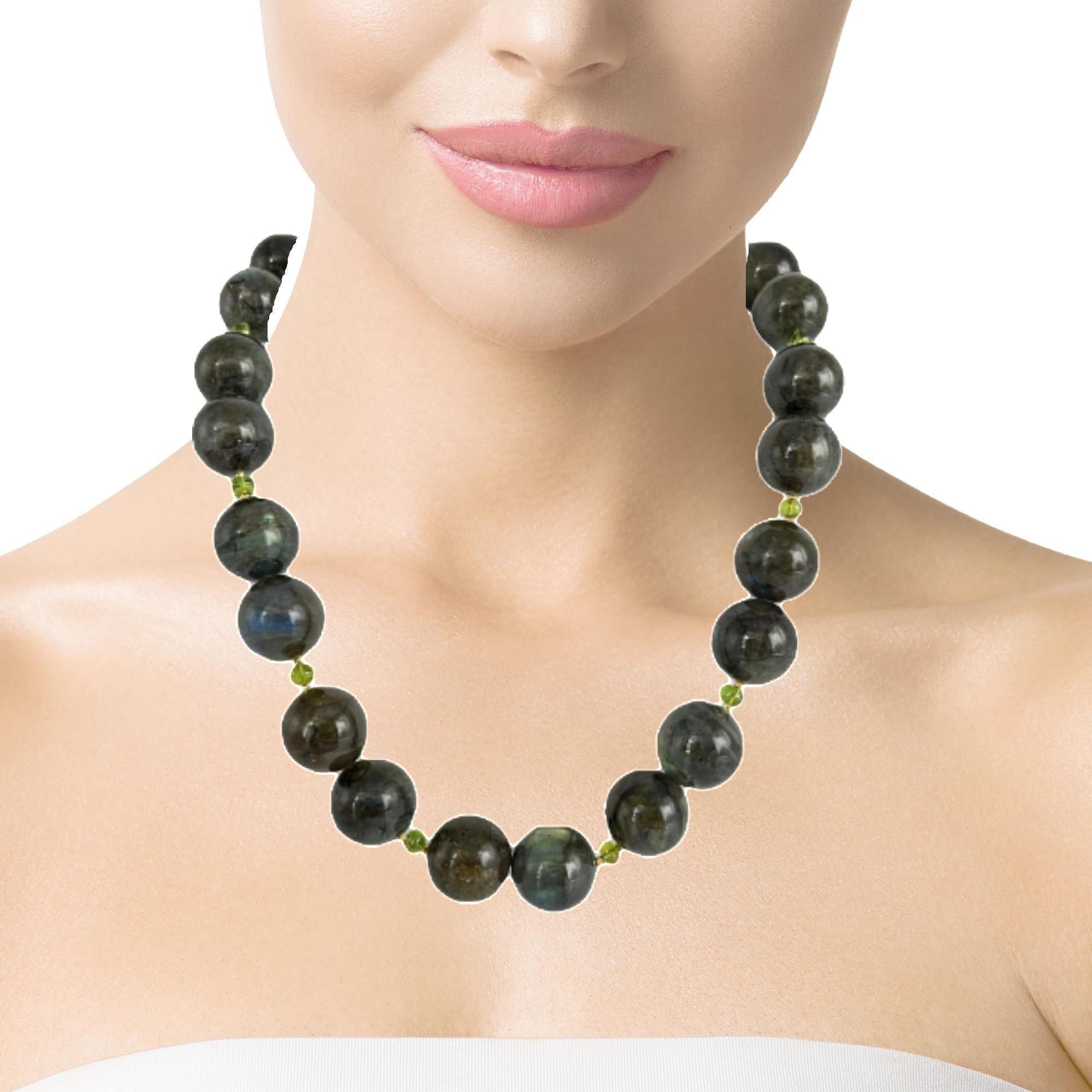 17mm Labradorite Bead Necklace with Peridot Accents and Gold Clasp, 19.5 Inches For Sale 4