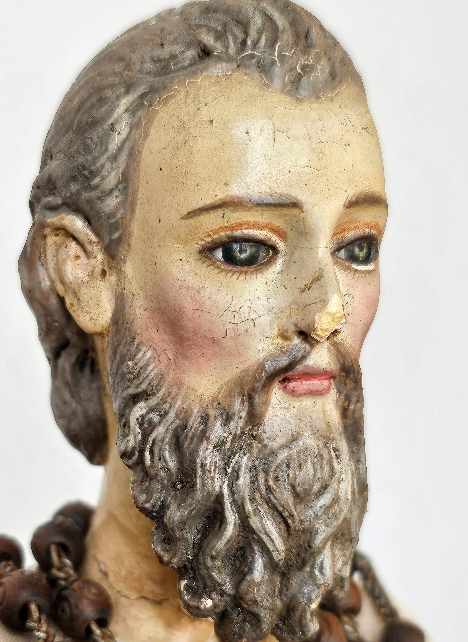 Geschnitzte polychrome Santo-Altarstatue aus dem 17./18. Jahrhundert aus der Barockzeit im Angebot 3