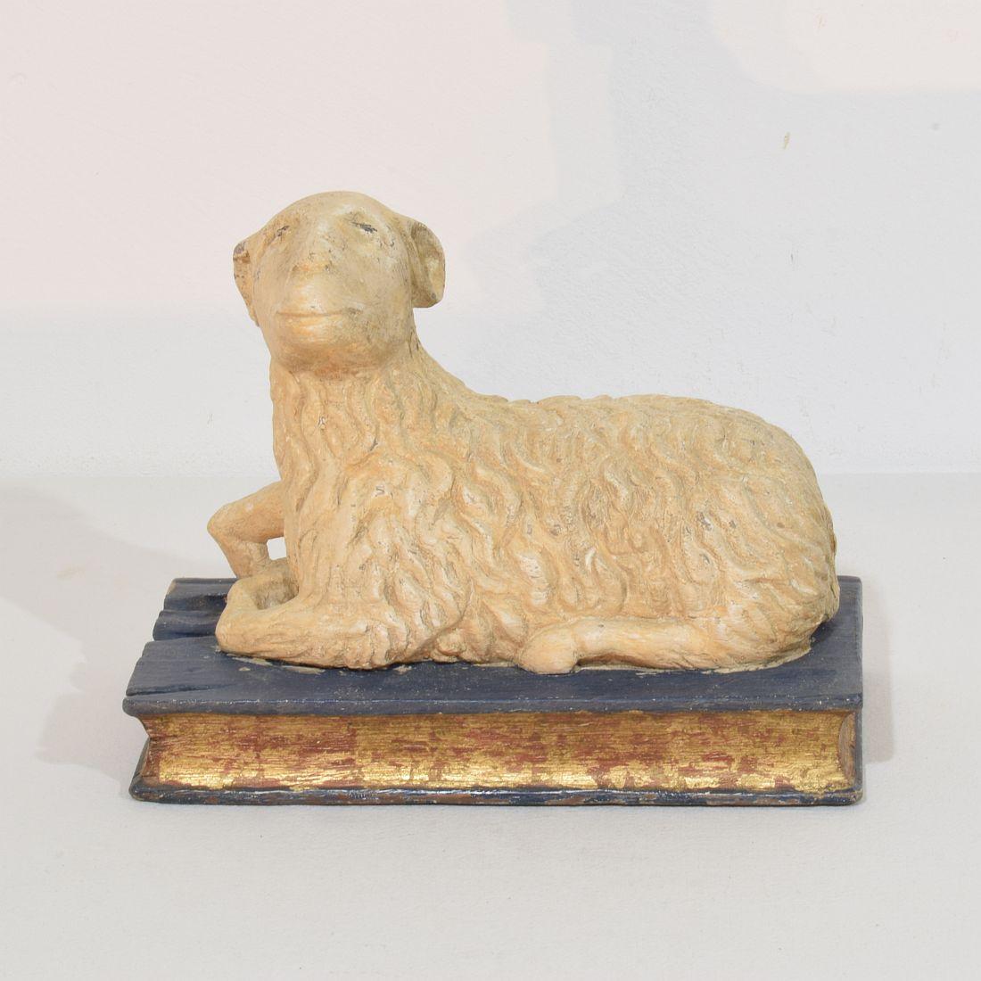 Beautiful hand carved lamb of god ( Agnus Dei)
France, circa 1650-1750.
Very rare and beautiful original period piece. To my opinion color/ gilding once restored.
Weathered, small losses and old repairs