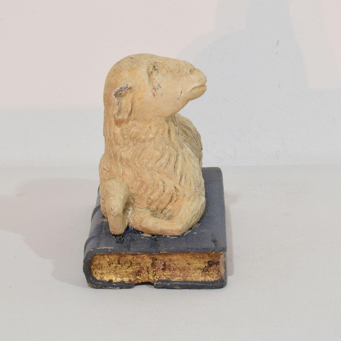 17th-18th Century Baroque Religious French Lamb of God In Good Condition For Sale In Buisson, FR