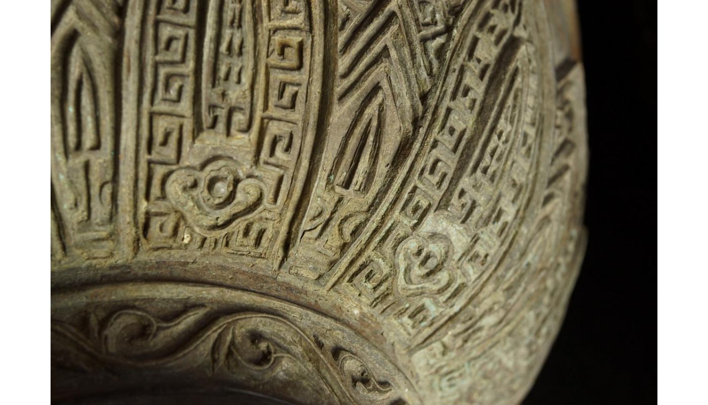 17th-18th Century China Pair of Bronze Vases Qing Dynasty For Sale 7