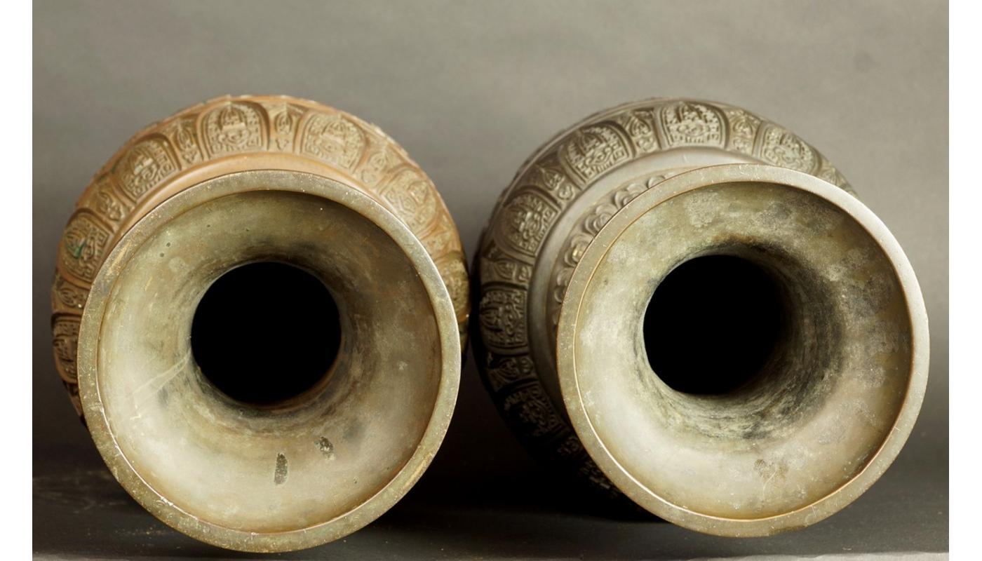17th-18th Century China Pair of Bronze Vases Qing Dynasty For Sale 9