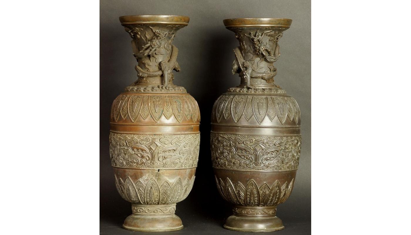 17th-18th Century China Pair of Bronze Vases Qing Dynasty For Sale 12