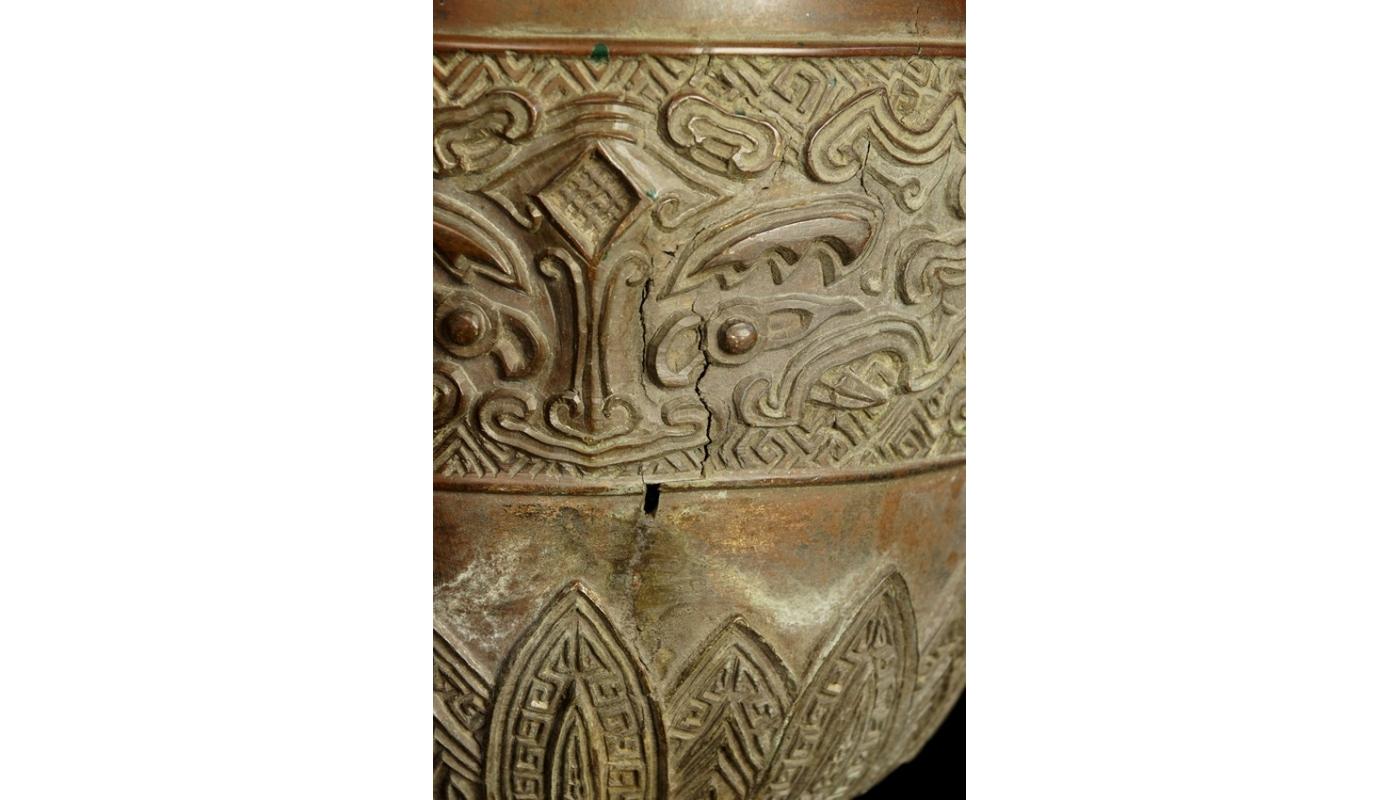 17th-18th Century China Pair of Bronze Vases Qing Dynasty For Sale 13