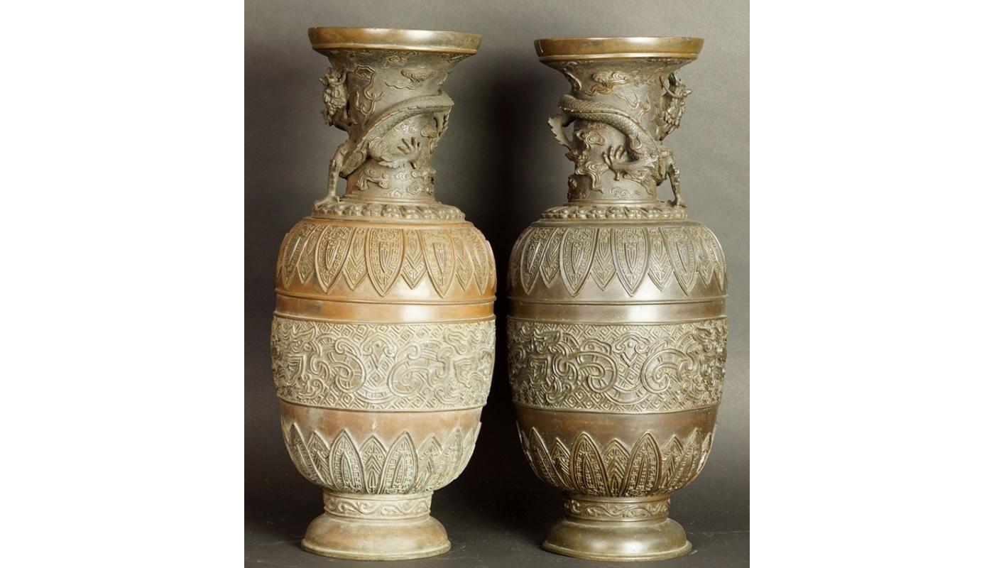 Chinese 17th-18th Century China Pair of Bronze Vases Qing Dynasty For Sale
