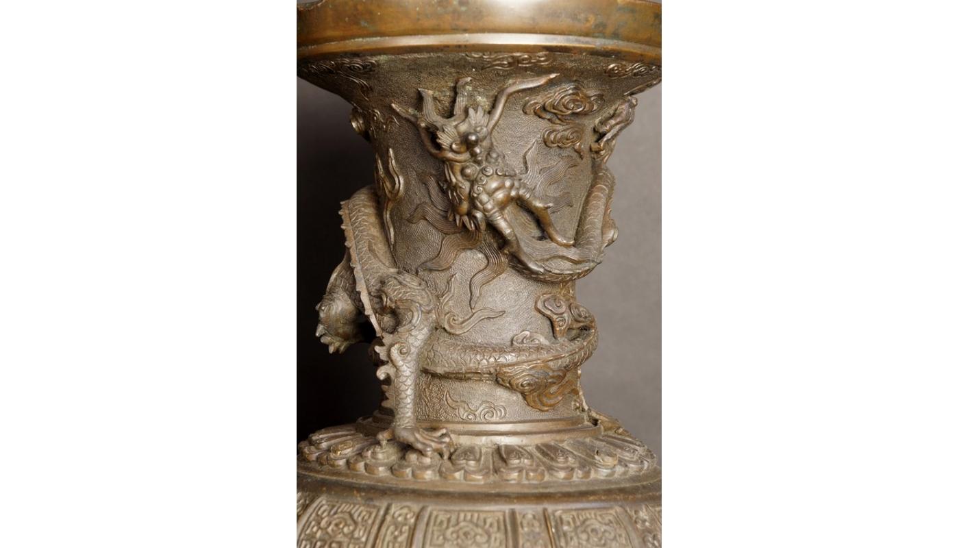 17th-18th Century China Pair of Bronze Vases Qing Dynasty For Sale 1