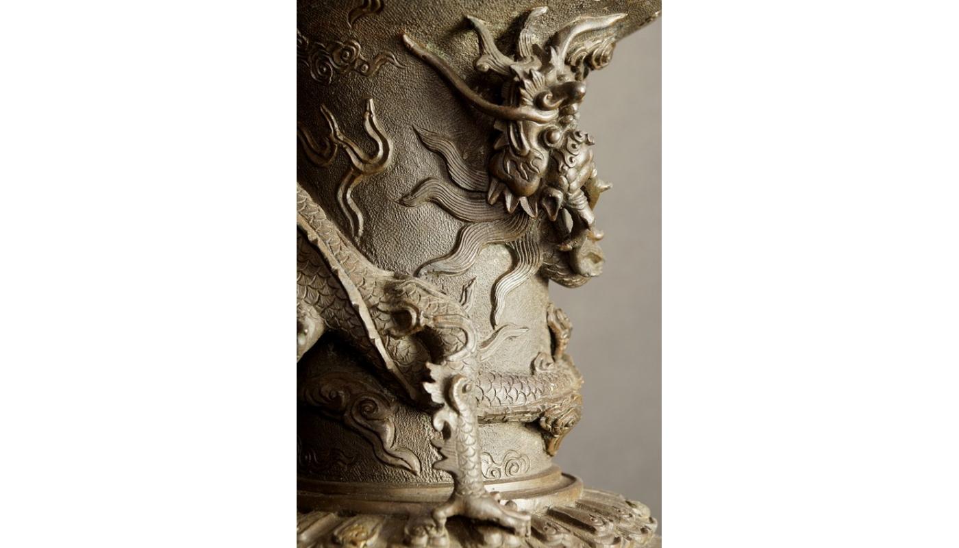 17th-18th Century China Pair of Bronze Vases Qing Dynasty For Sale 3