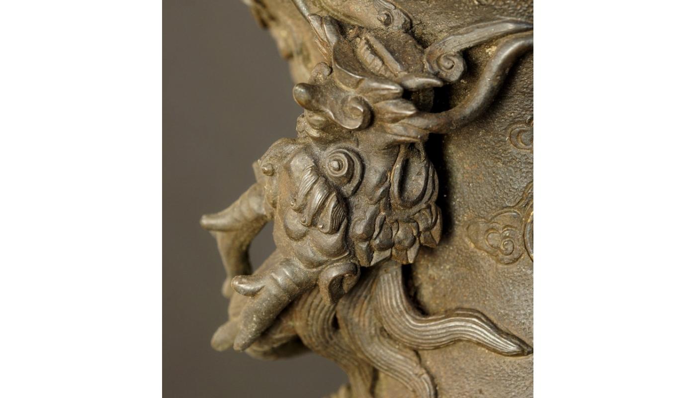 17th-18th Century China Pair of Bronze Vases Qing Dynasty For Sale 4